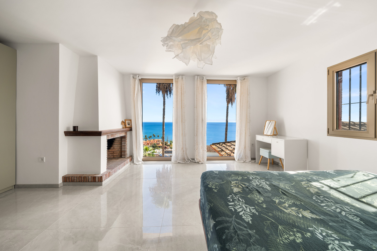 Magnificent Andalusian Villa with Scandinavian Touch and Sea Views in Estepona West · Photo 17