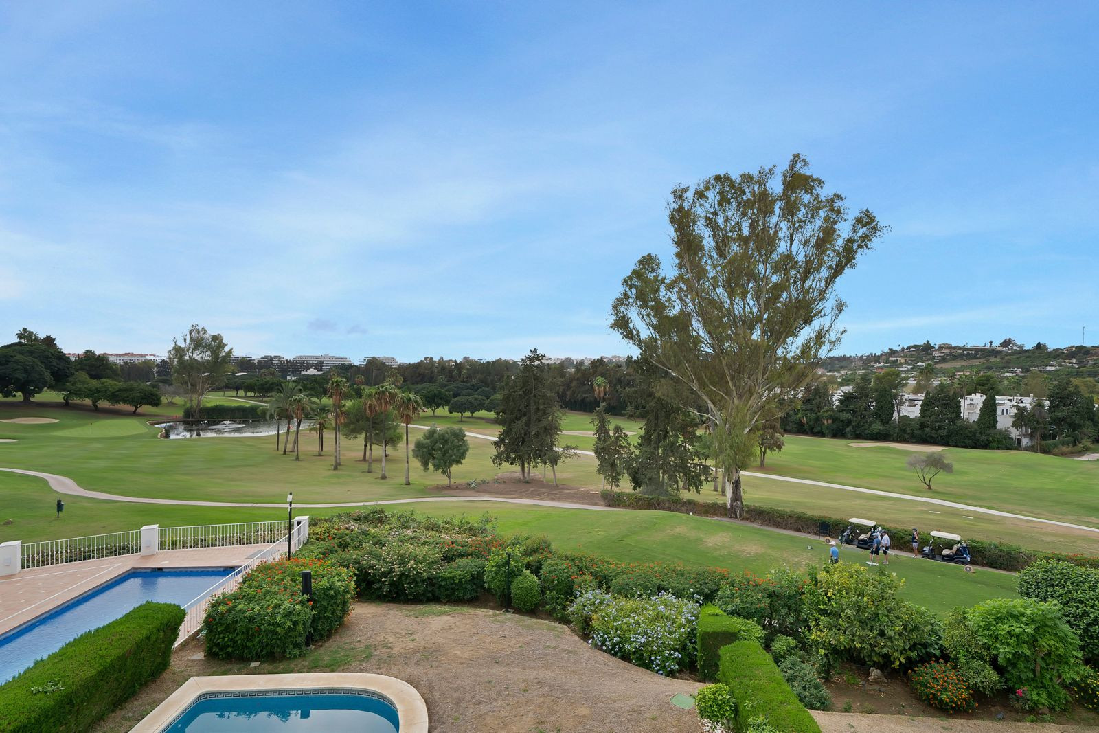 Recently renovated, west-facing middle-floor apartment within the exclusive gated community · Photo 33