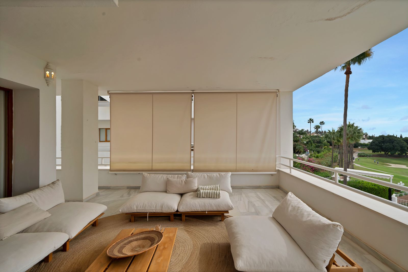 Recently renovated, west-facing middle-floor apartment within the exclusive gated community · Photo 42
