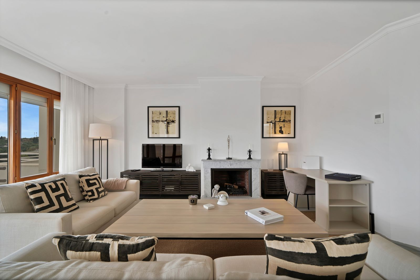 Recently renovated, west-facing middle-floor apartment within the exclusive gated community · Photo 26