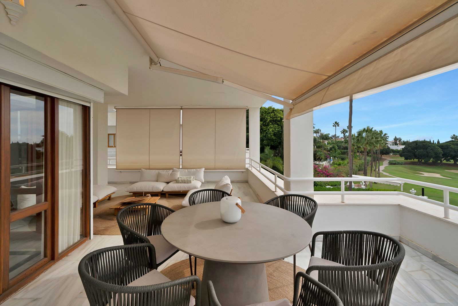 Recently renovated, west-facing middle-floor apartment within the exclusive gated community · Photo 35