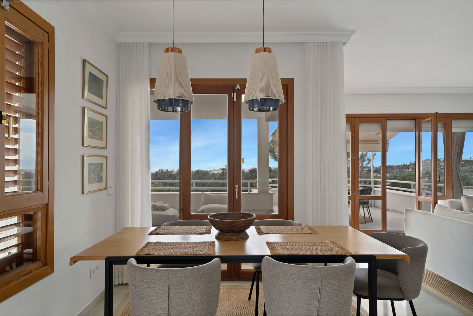 Recently renovated, west-facing middle-floor apartment within the exclusive gated community · Photo 31