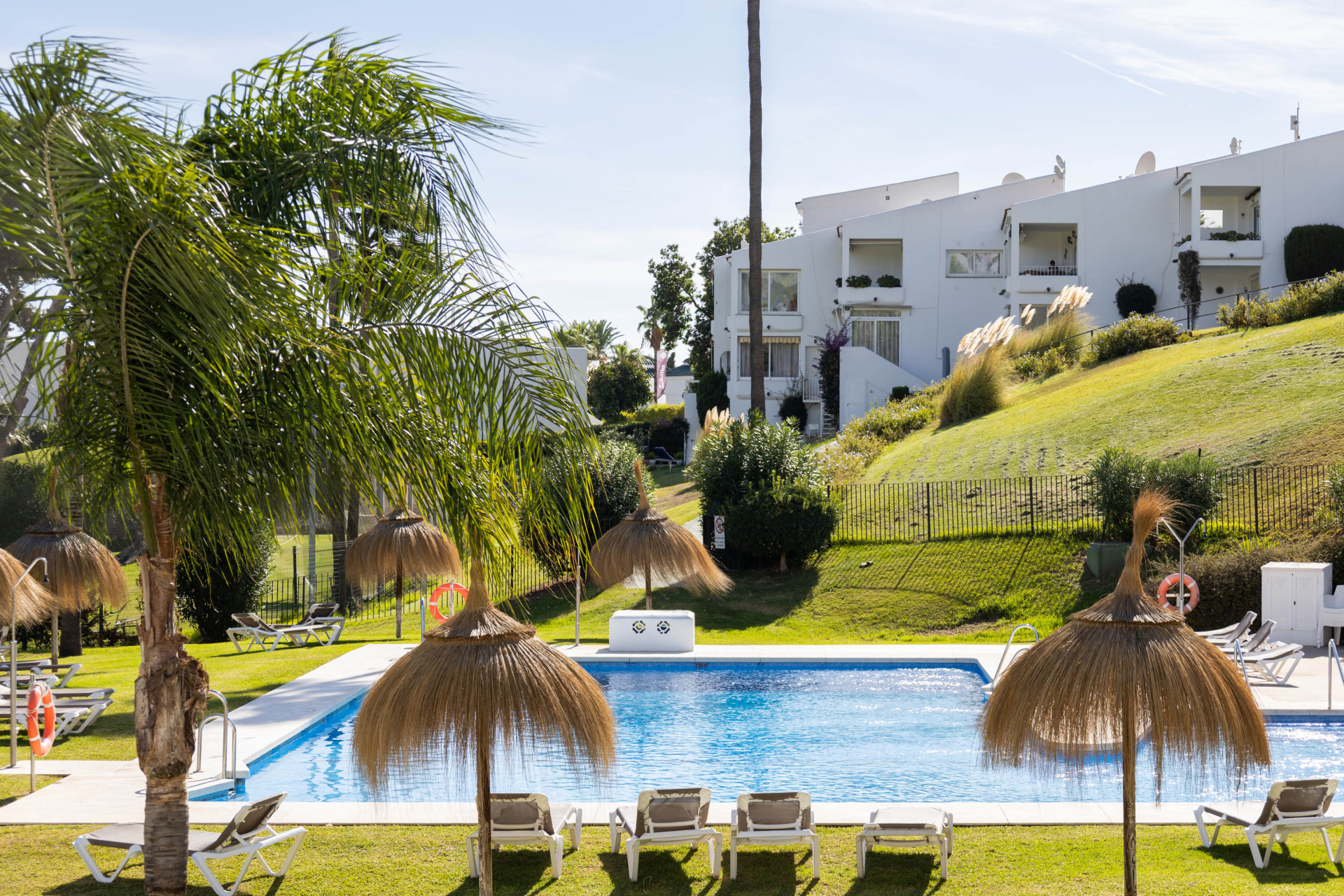 Beautifully Renovated Apartment with Stunning Views in Nueva Andalucía · Photo 24