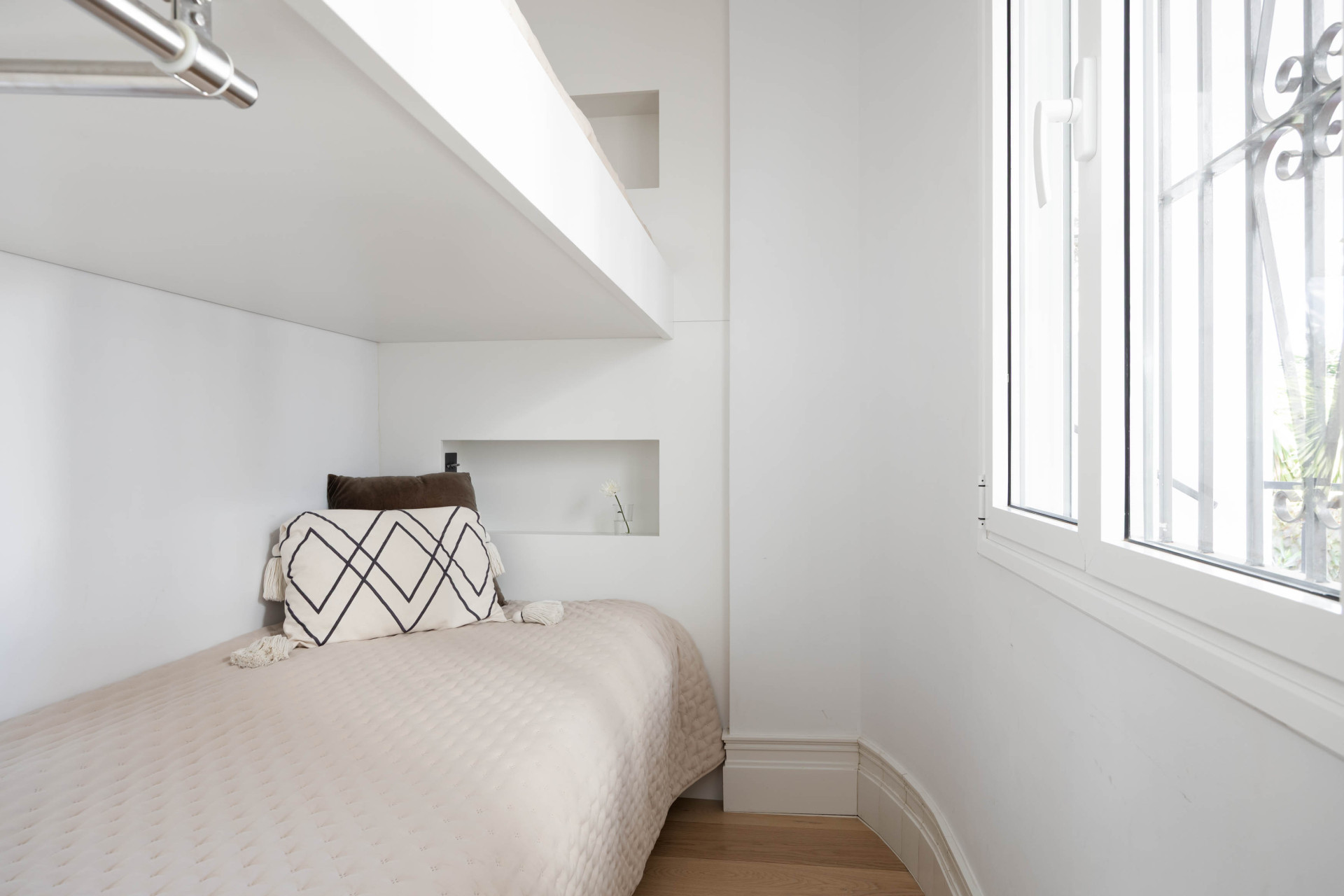 Beautifully Renovated Apartment with Stunning Views in Nueva Andalucía · Photo 13