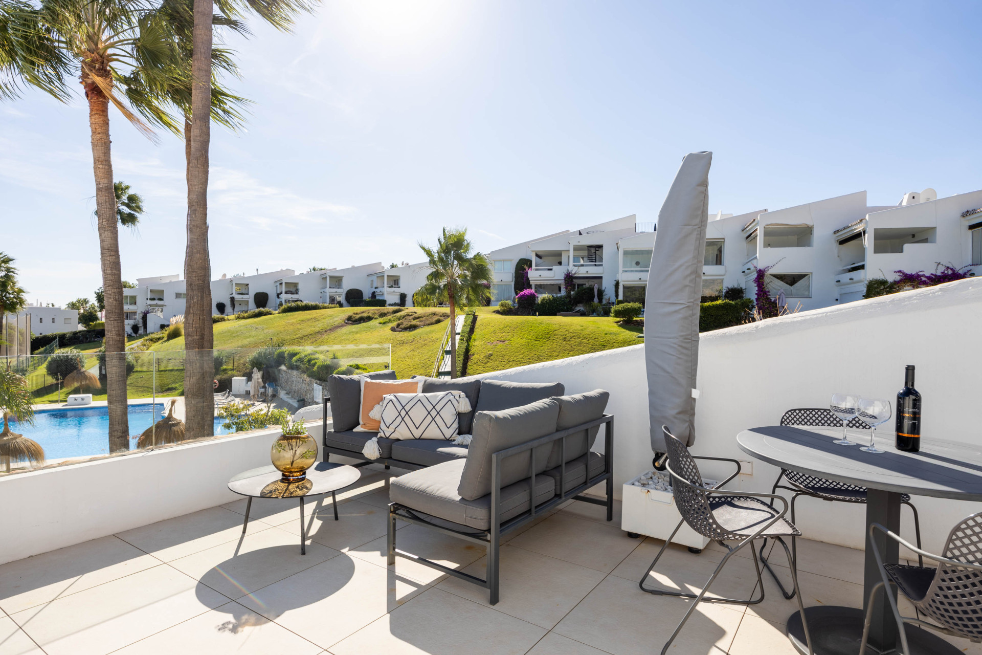 Beautifully Renovated Apartment with Stunning Views in Nueva Andalucía · Photo 18