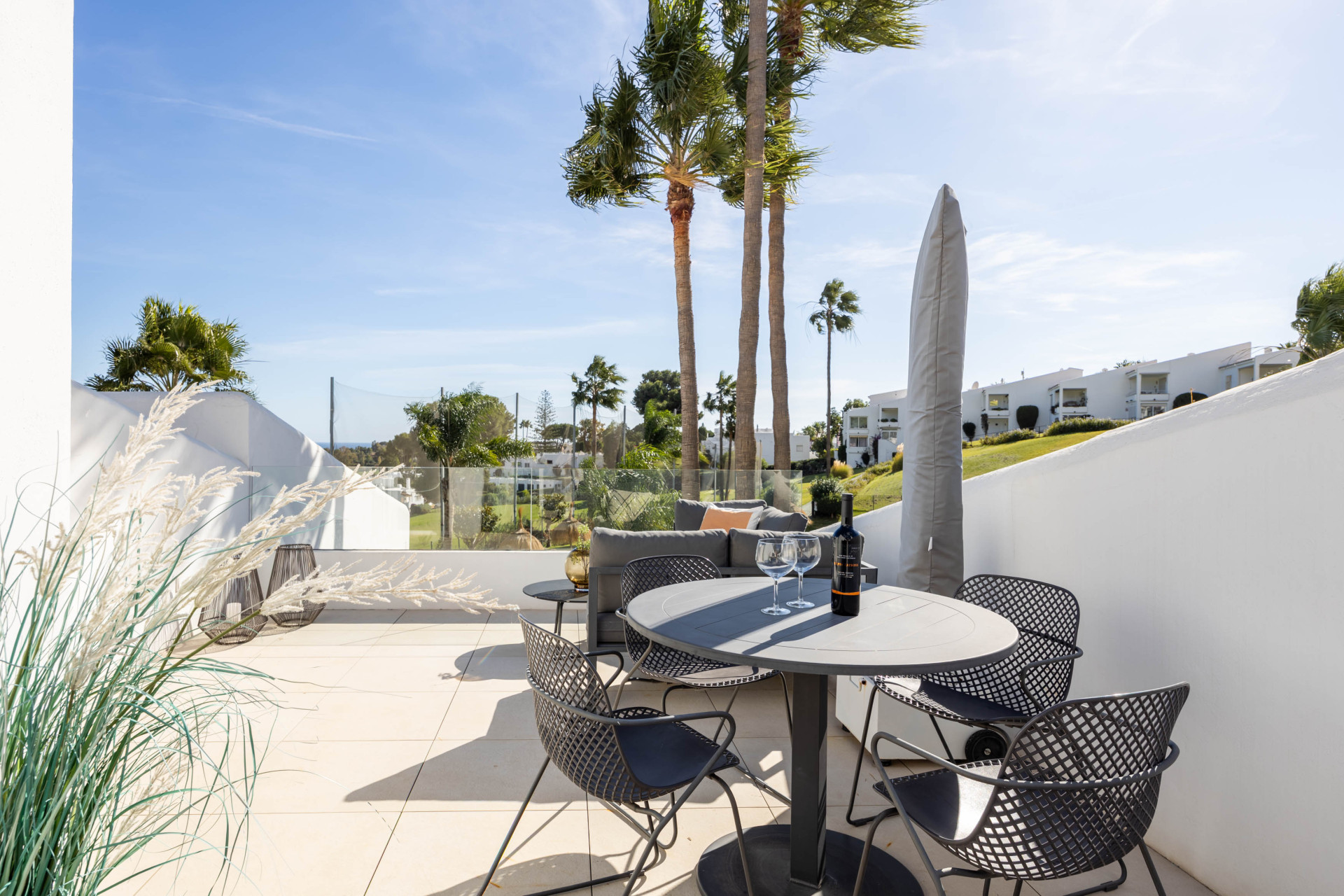 Beautifully Renovated Apartment with Stunning Views in Nueva Andalucía · Photo 17