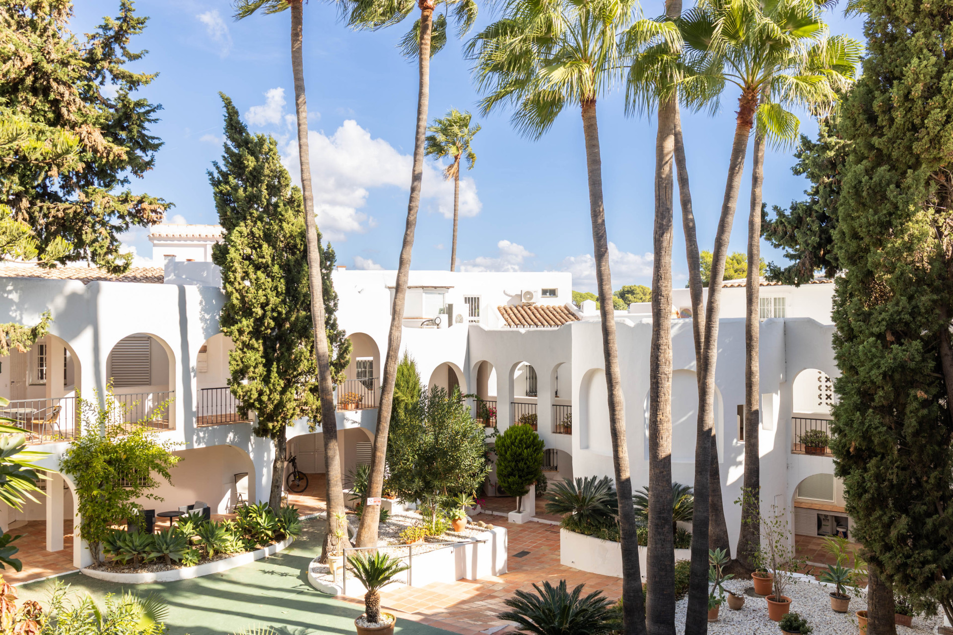 Beautifully Renovated Apartment with Stunning Views in Nueva Andalucía · Photo 25