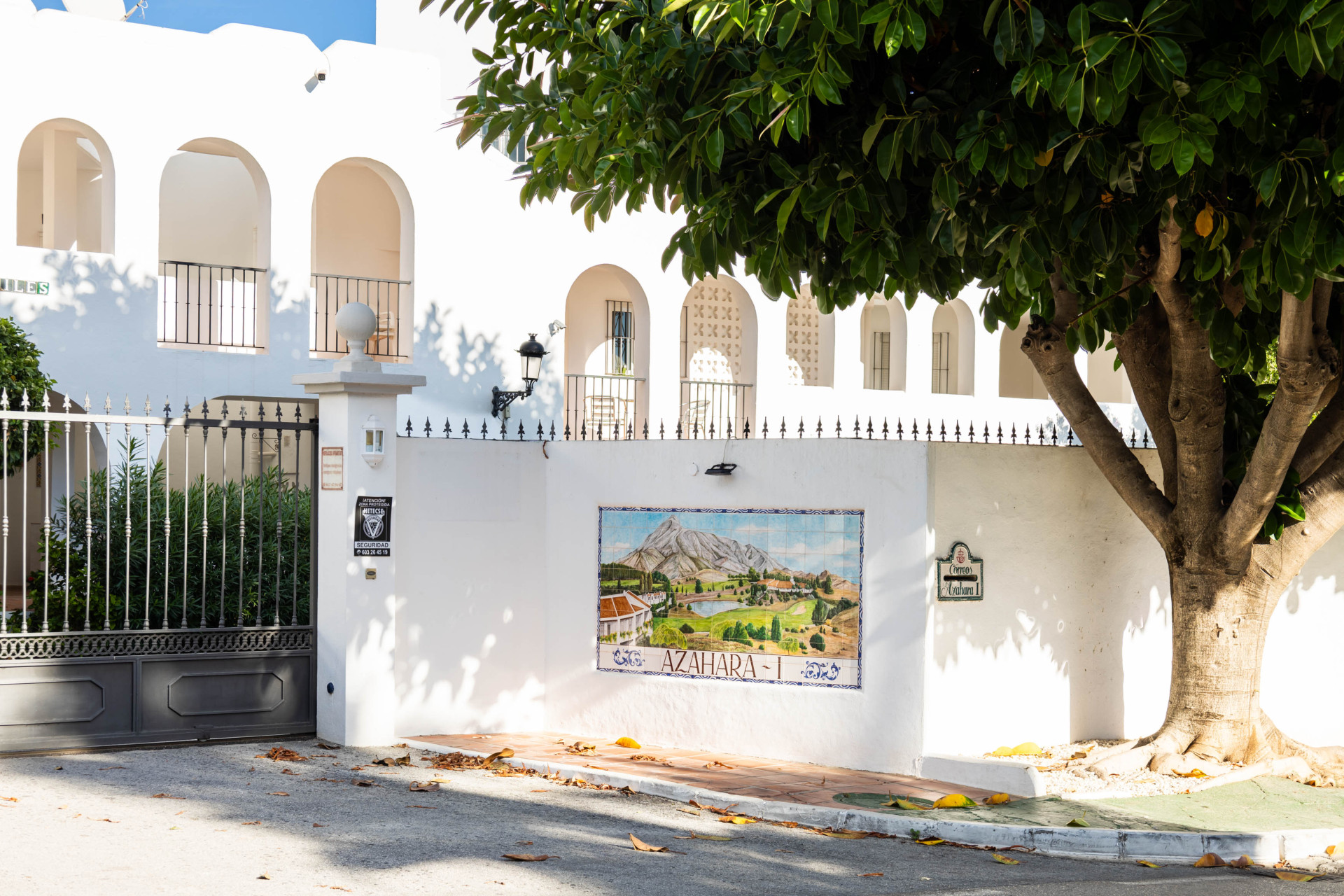 Beautifully Renovated Apartment with Stunning Views in Nueva Andalucía · Photo 27