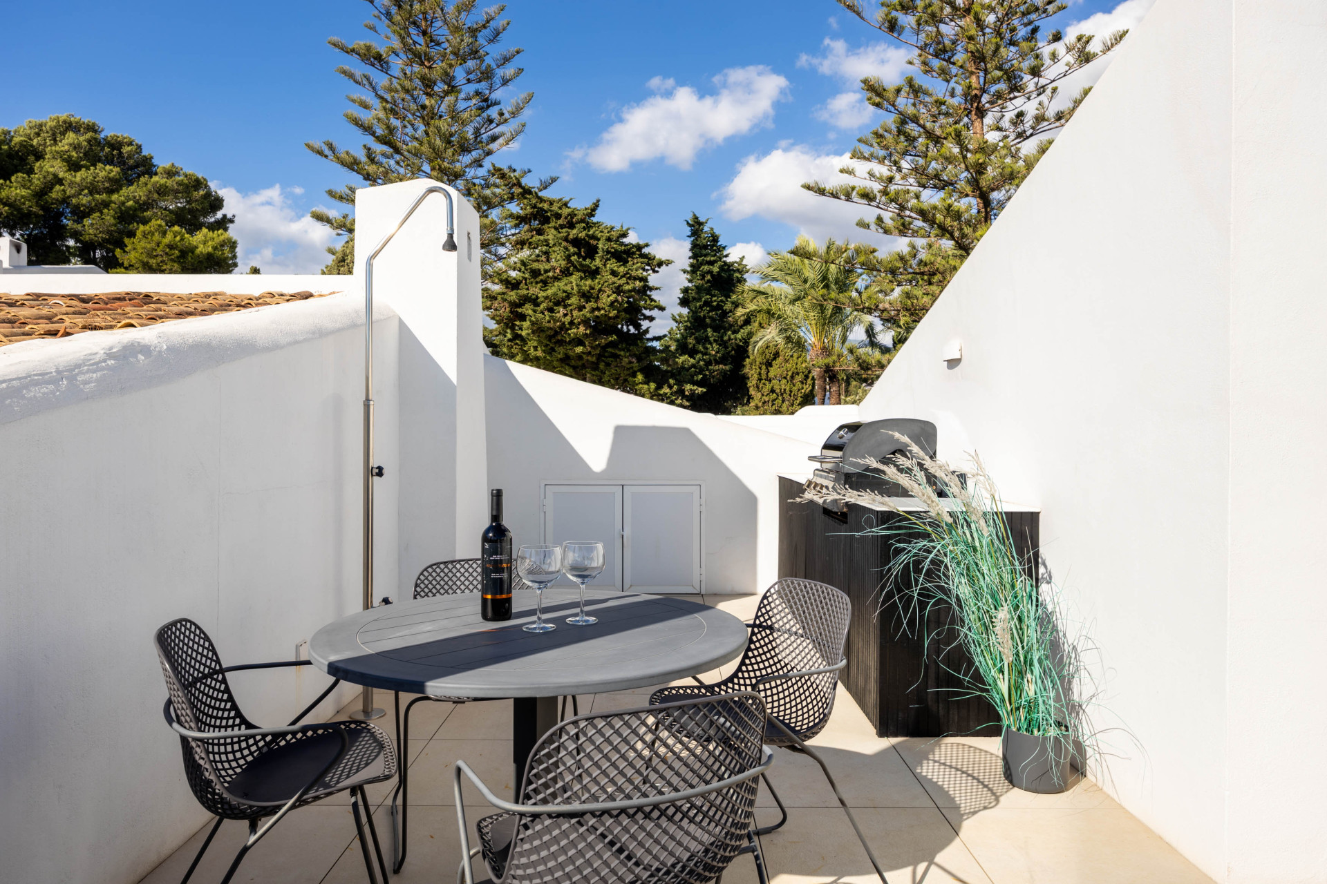 Beautifully Renovated Apartment with Stunning Views in Nueva Andalucía · Photo 19
