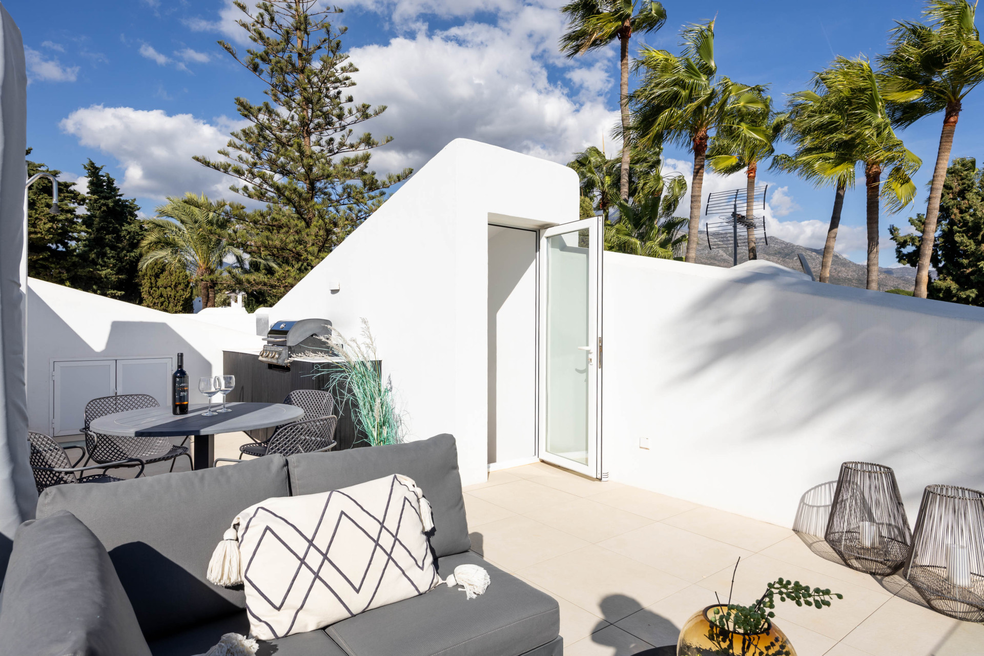 Beautifully Renovated Apartment with Stunning Views in Nueva Andalucía · Photo 20