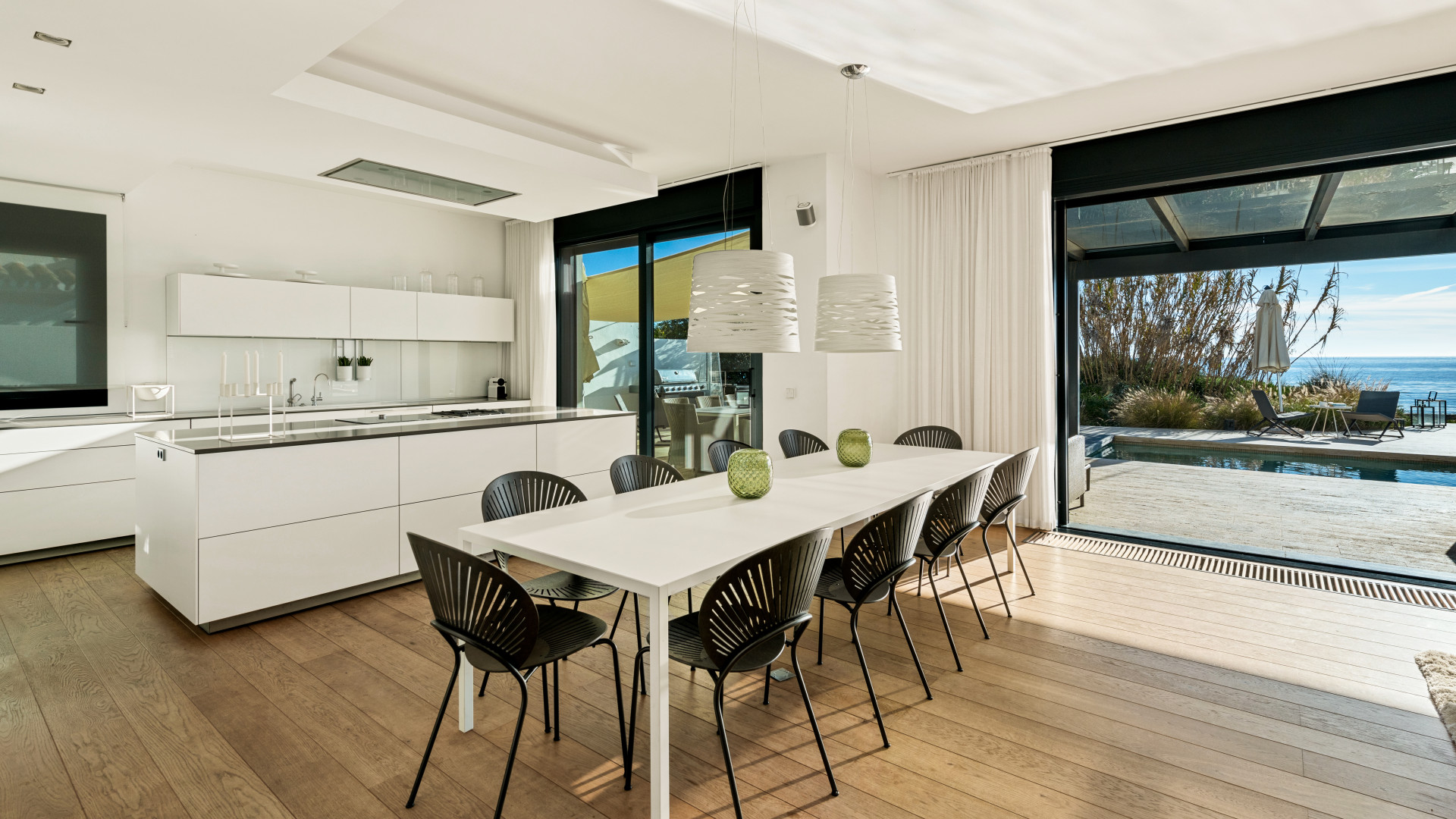Spectacular South-East Facing Beachfront Villa with Direct Sea Access in Costabella, Marbella · Photo 8