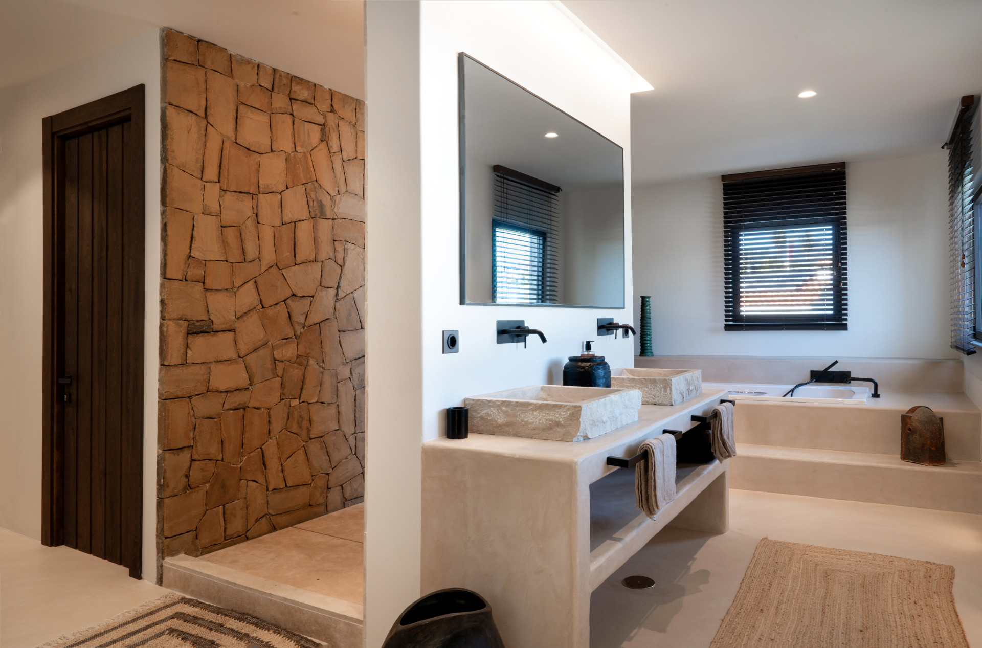 Single Luxury Villa in Selwo: Fusion of Exotic Styles with Sea Views · Photo 24