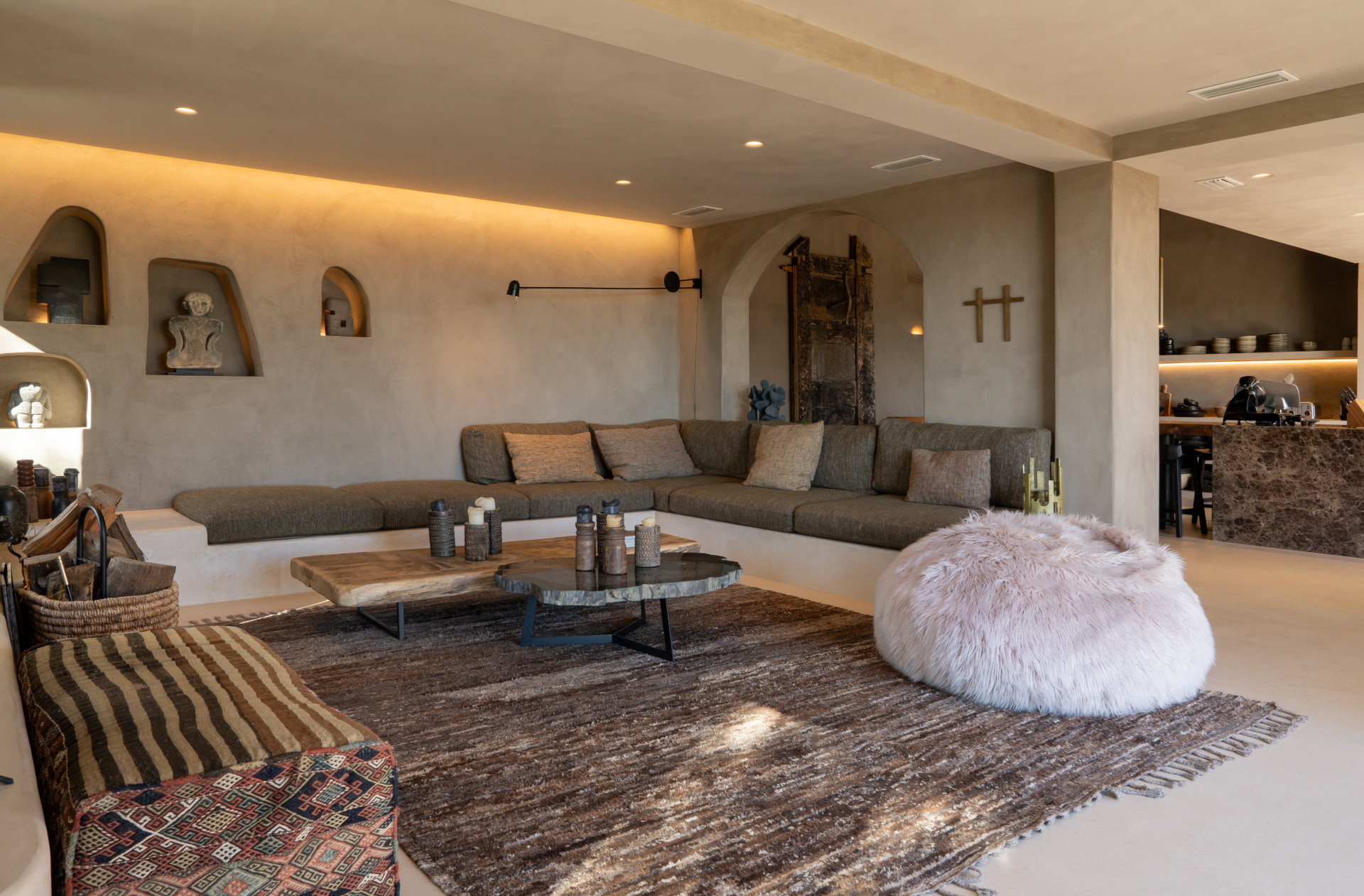 Single Luxury Villa in Selwo: Fusion of Exotic Styles with Sea Views · Photo 23