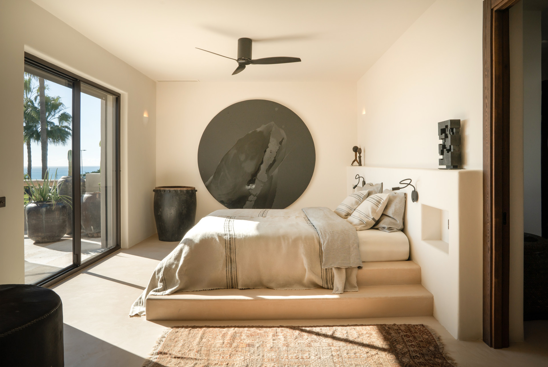 Single Luxury Villa in Selwo: Fusion of Exotic Styles with Sea Views · Photo 22