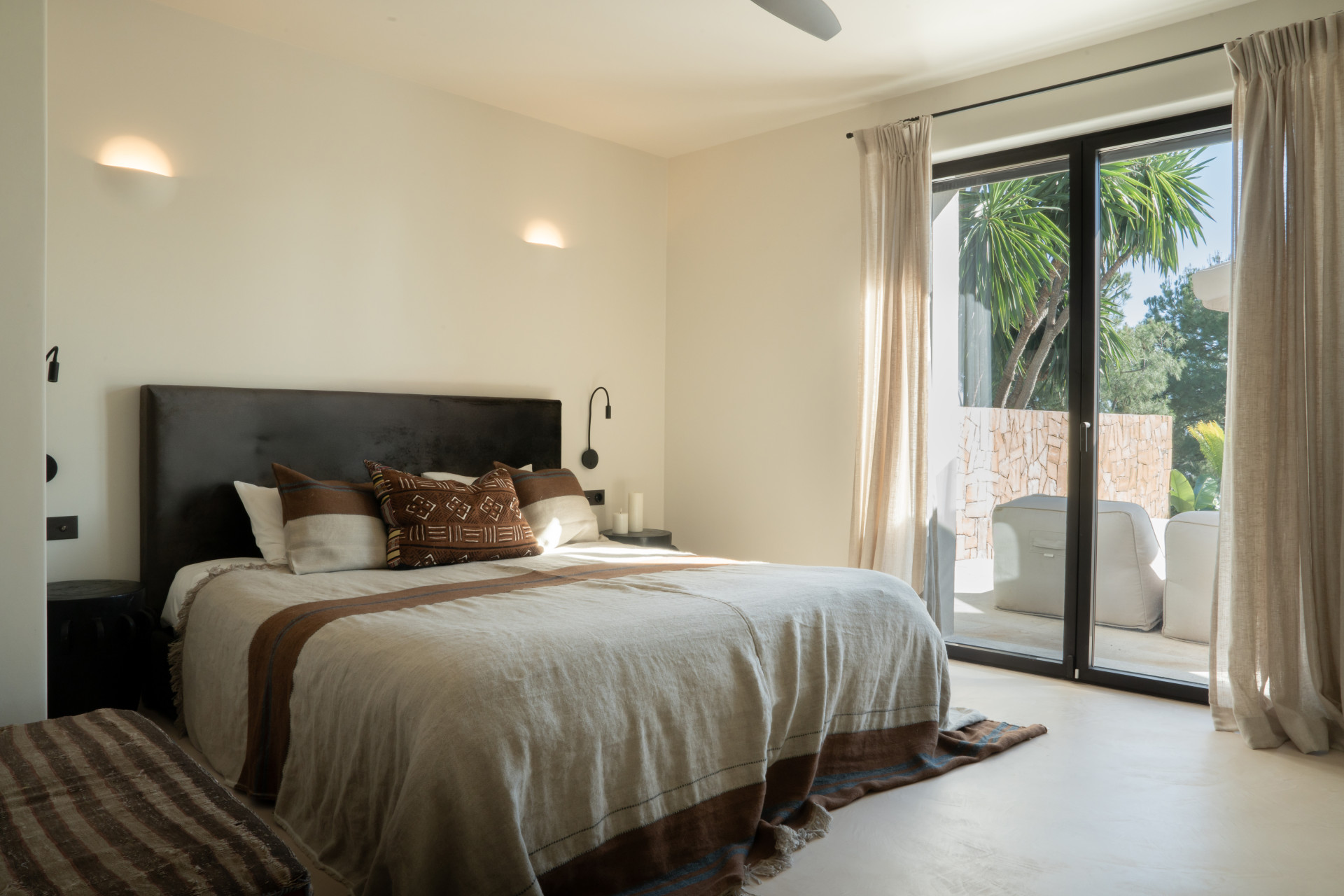 Single Luxury Villa in Selwo: Fusion of Exotic Styles with Sea Views · Photo 19