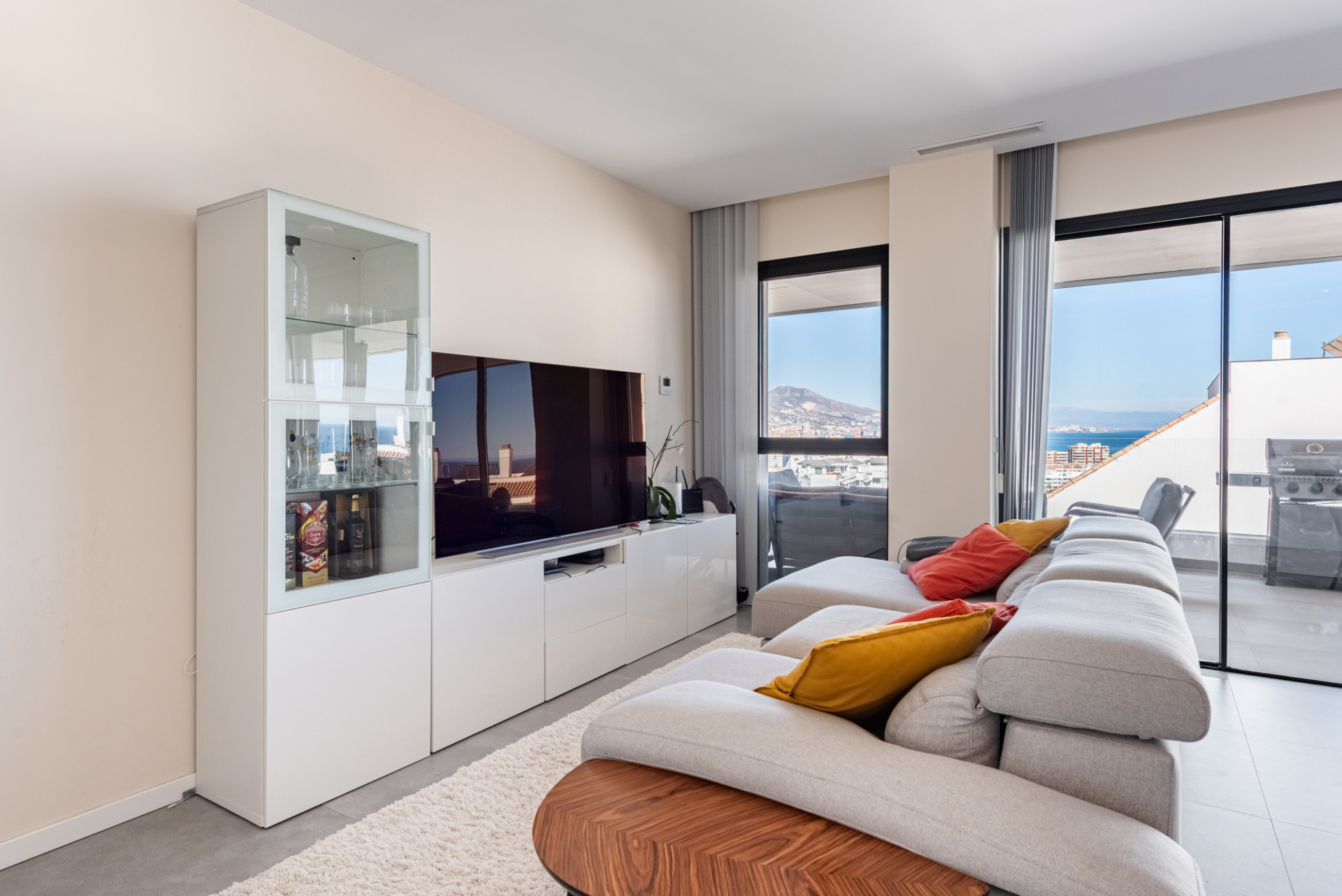 Modern Elegance with Sea and urban views over Fuengirola with turist license · Photo 8