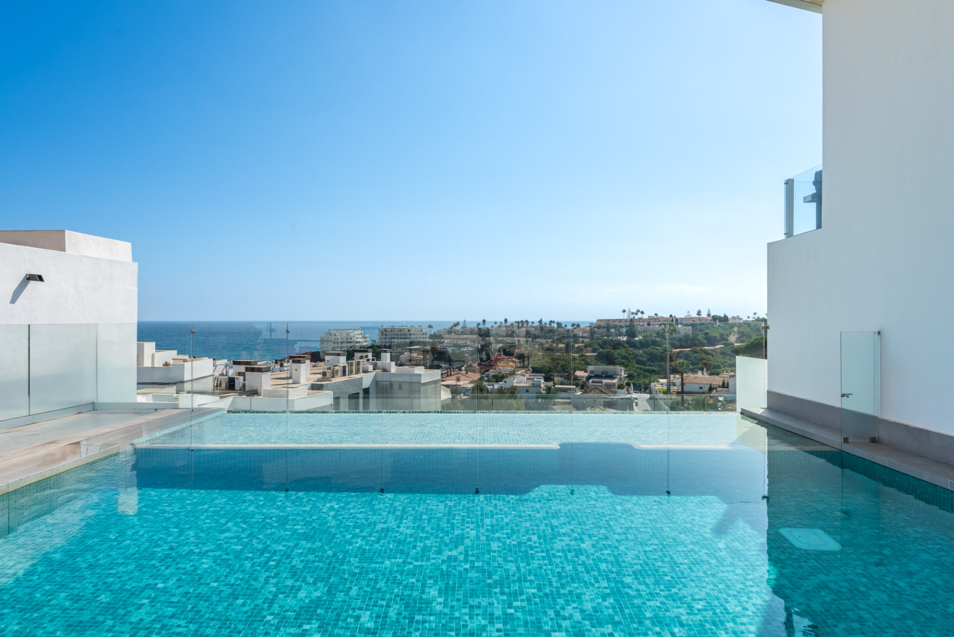 Modern Elegance with Sea and urban views over Fuengirola with turist license · Photo 22