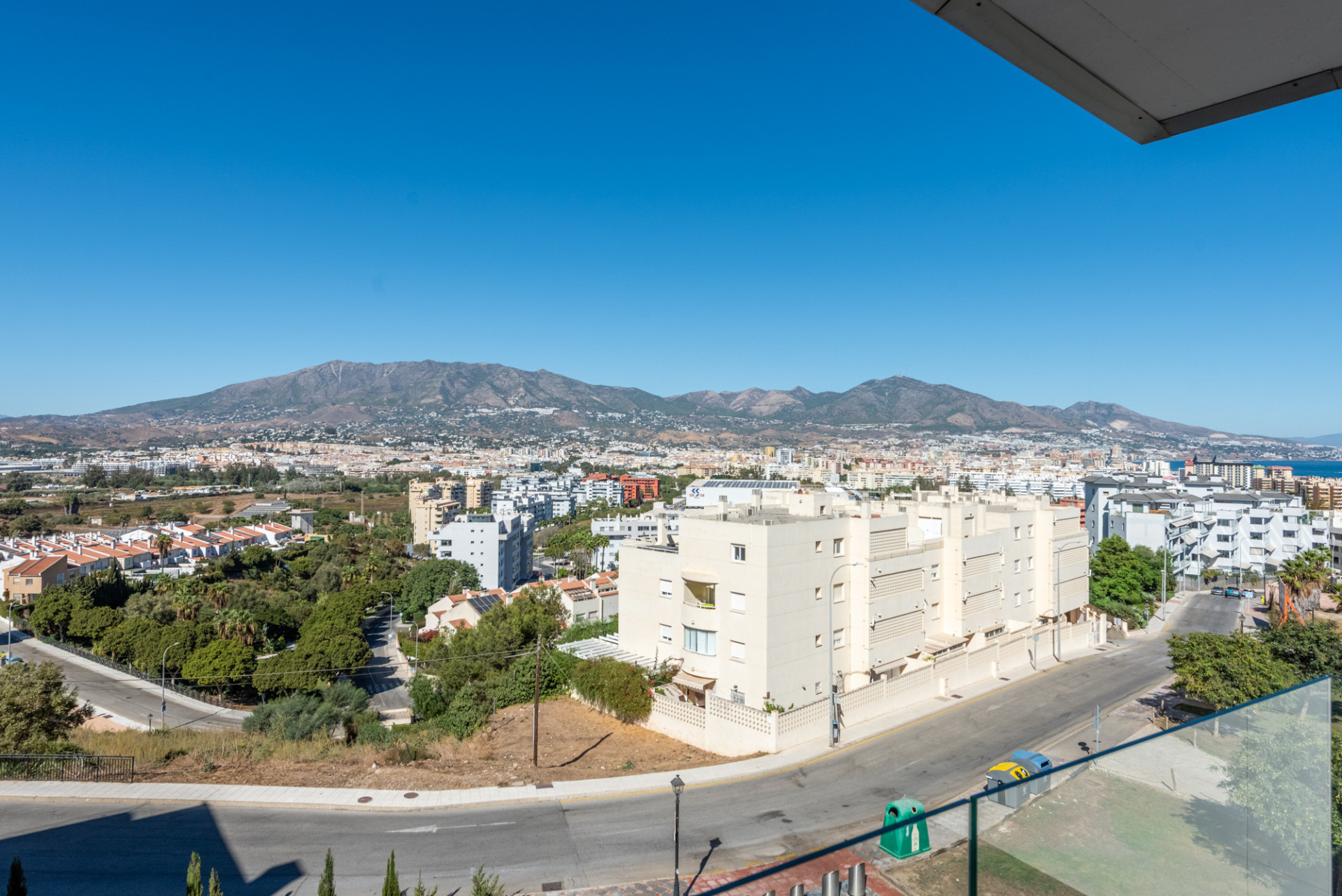Modern Elegance with Sea and urban views over Fuengirola with turist license · Photo 18