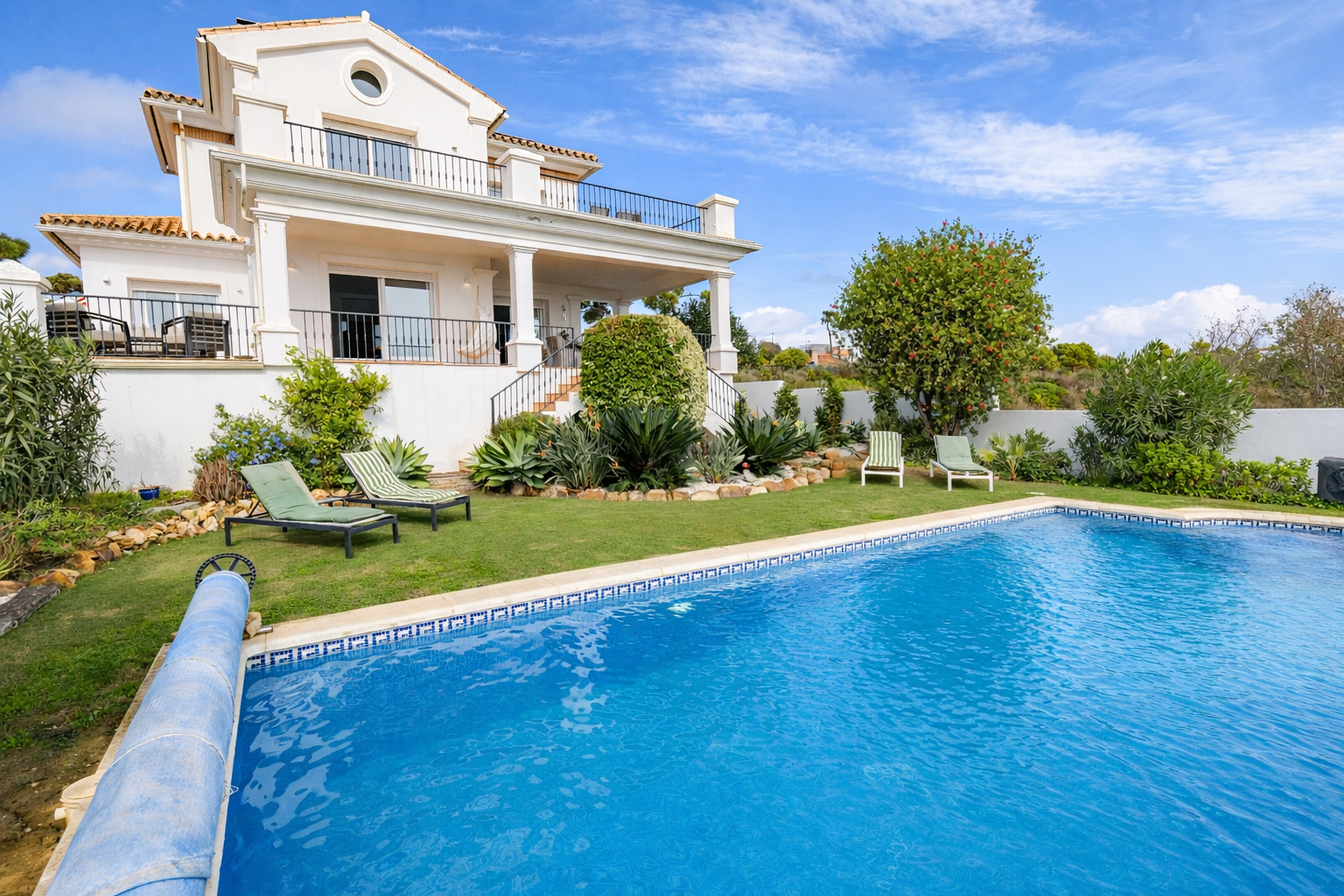 Elegant 4-Bedroom Villa with Panoramic Sea Views in La Paloma, Manilva · Photo 15