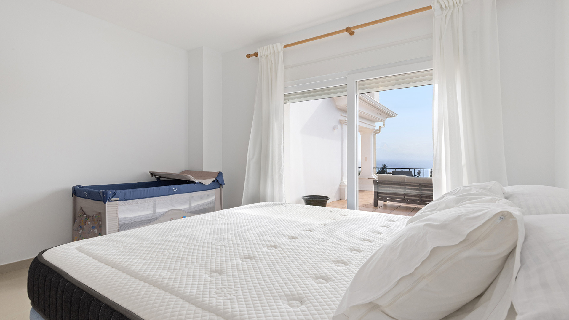 Elegant 4-Bedroom Villa with Panoramic Sea Views in La Paloma, Manilva · Photo 22