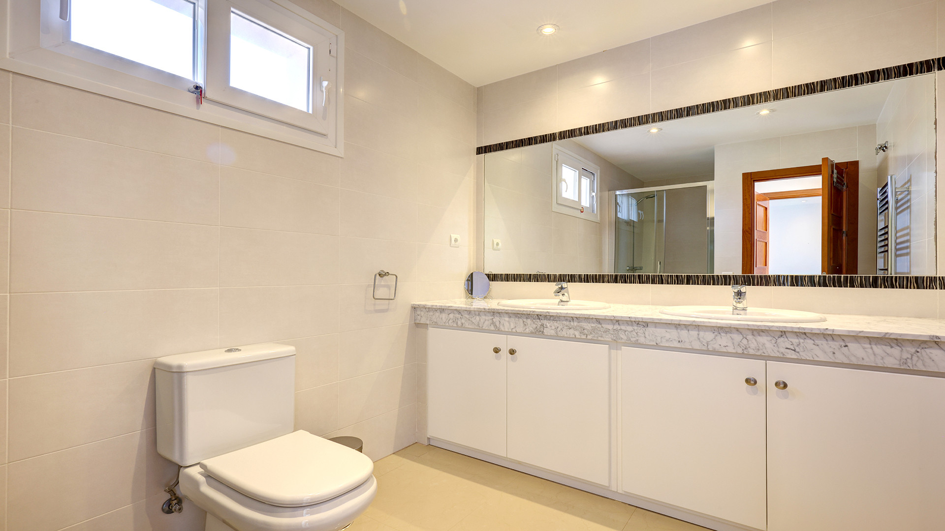 Elegant 4-Bedroom Villa with Panoramic Sea Views in La Paloma, Manilva · Photo 24