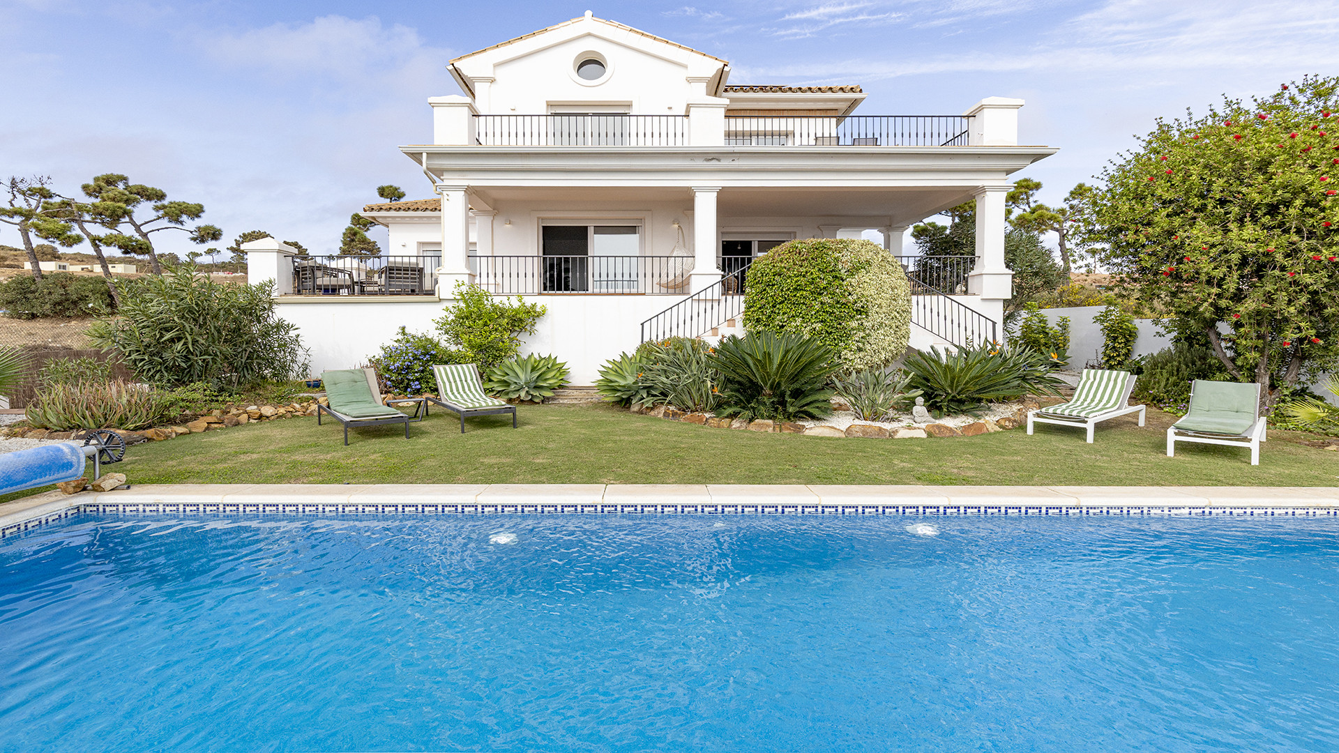 Elegant 4-Bedroom Villa with Panoramic Sea Views in La Paloma, Manilva · Photo 8