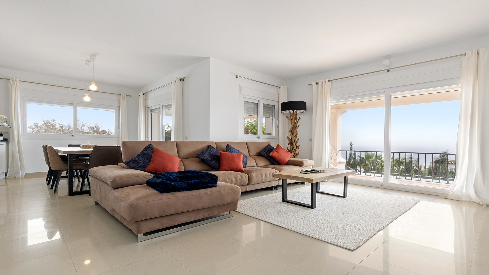 Elegant 4-Bedroom Villa with Panoramic Sea Views in La Paloma, Manilva · Photo 9