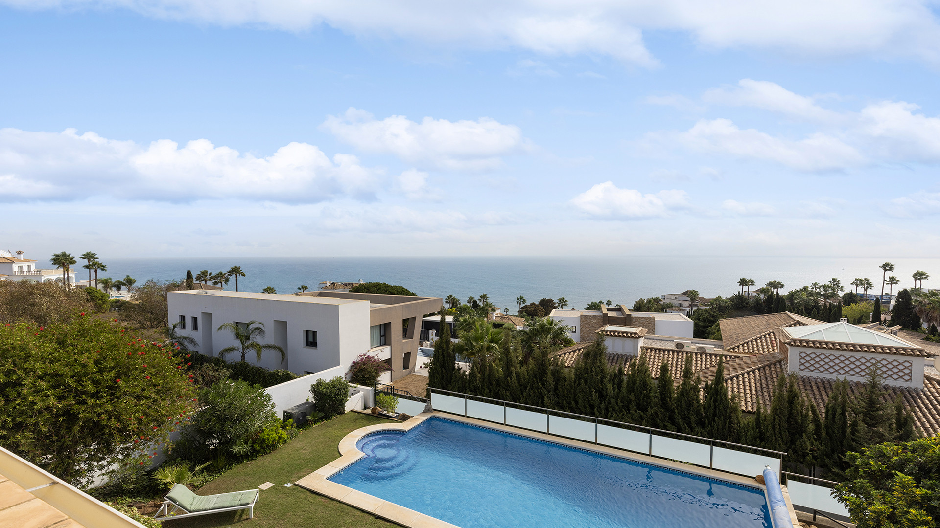 Elegant 4-Bedroom Villa with Panoramic Sea Views in La Paloma, Manilva · Photo 12