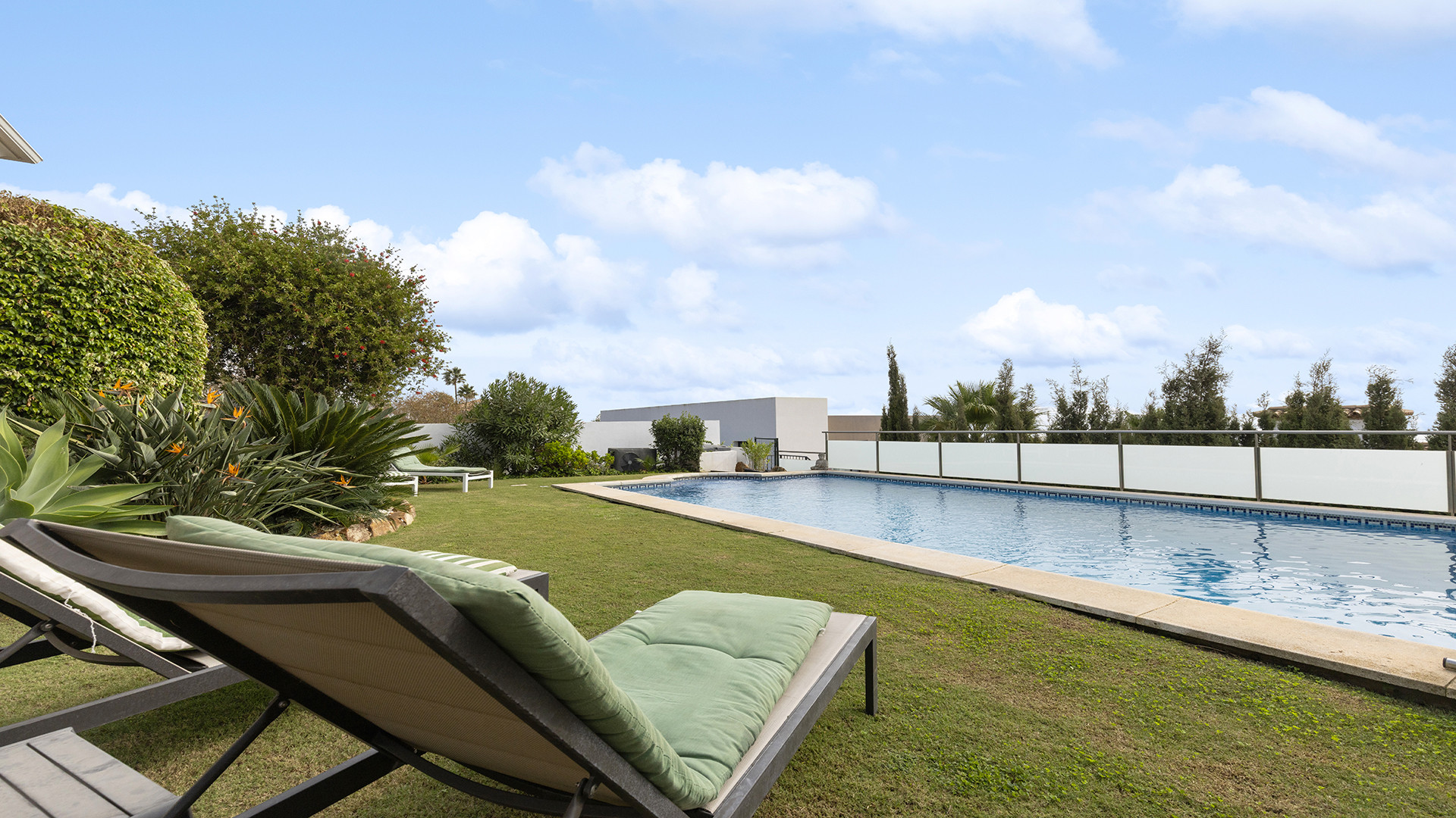 Elegant 4-Bedroom Villa with Panoramic Sea Views in La Paloma, Manilva · Photo 39