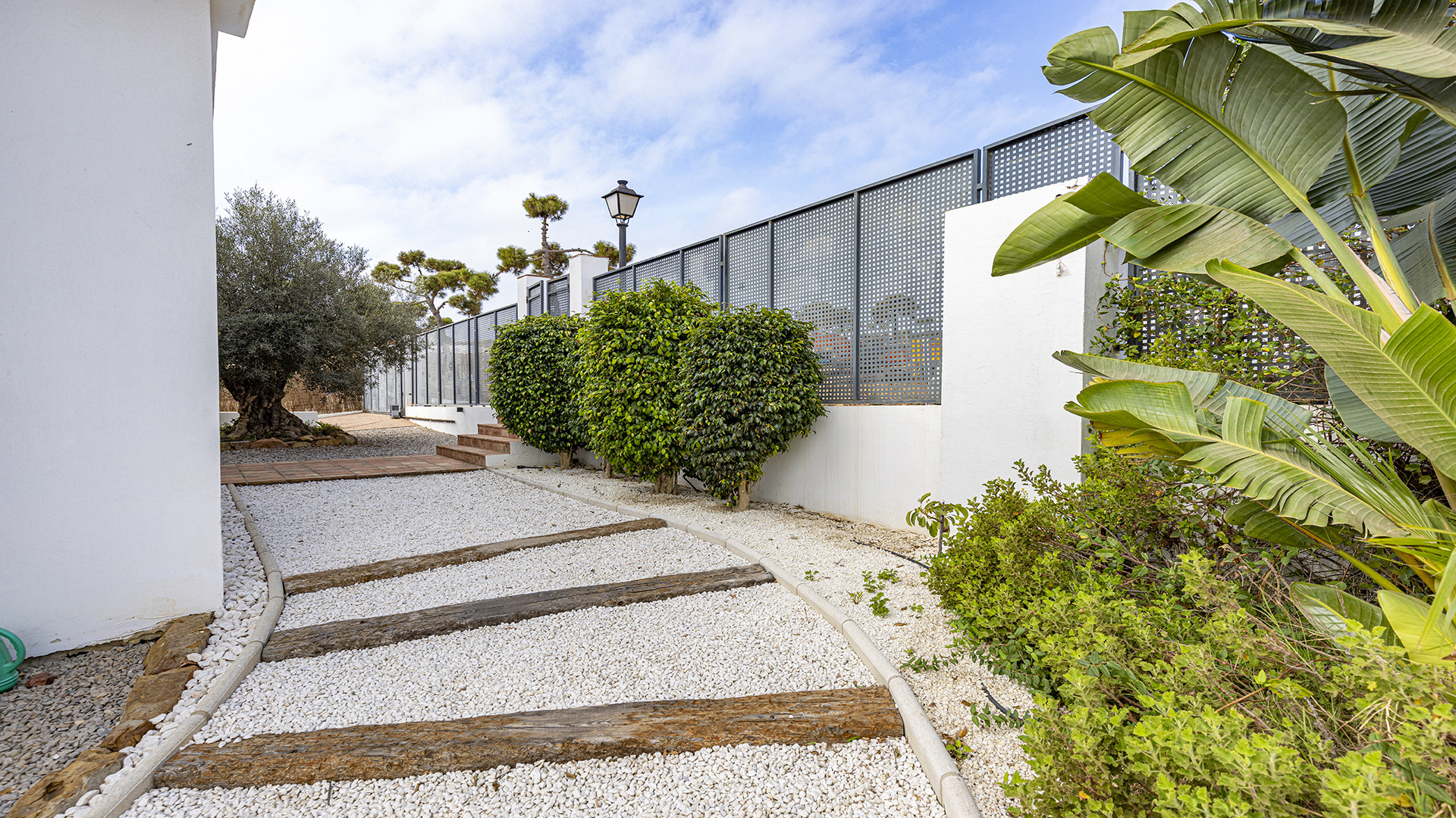 Elegant 4-Bedroom Villa with Panoramic Sea Views in La Paloma, Manilva · Photo 27