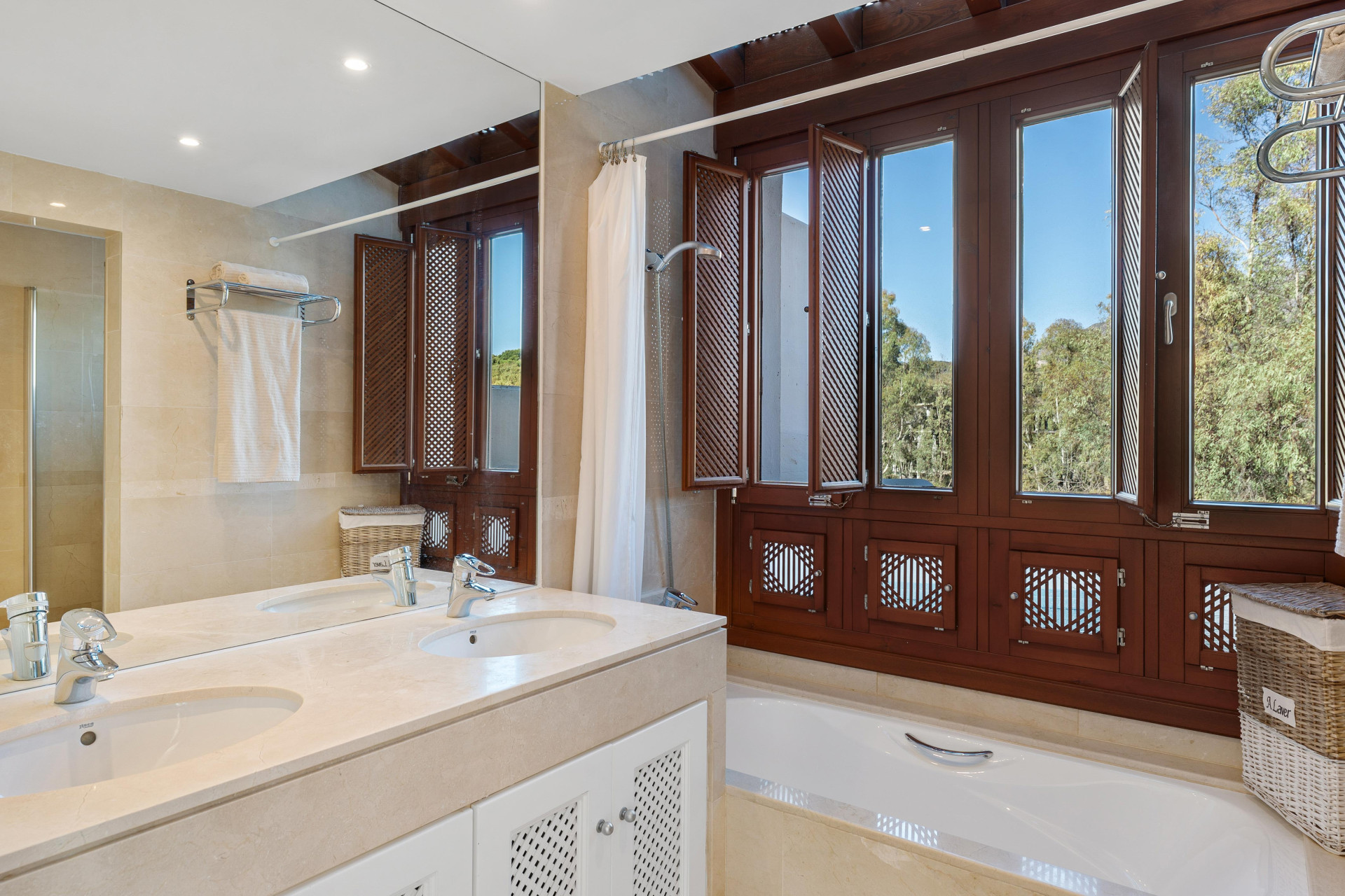 Elegant duplex penthouse in Aloha, Marbella with 3 bedrooms · Photo 18