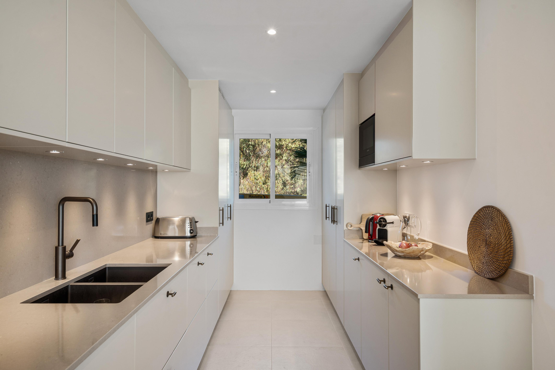 Elegant duplex penthouse in Aloha, Marbella with 3 bedrooms · Photo 8