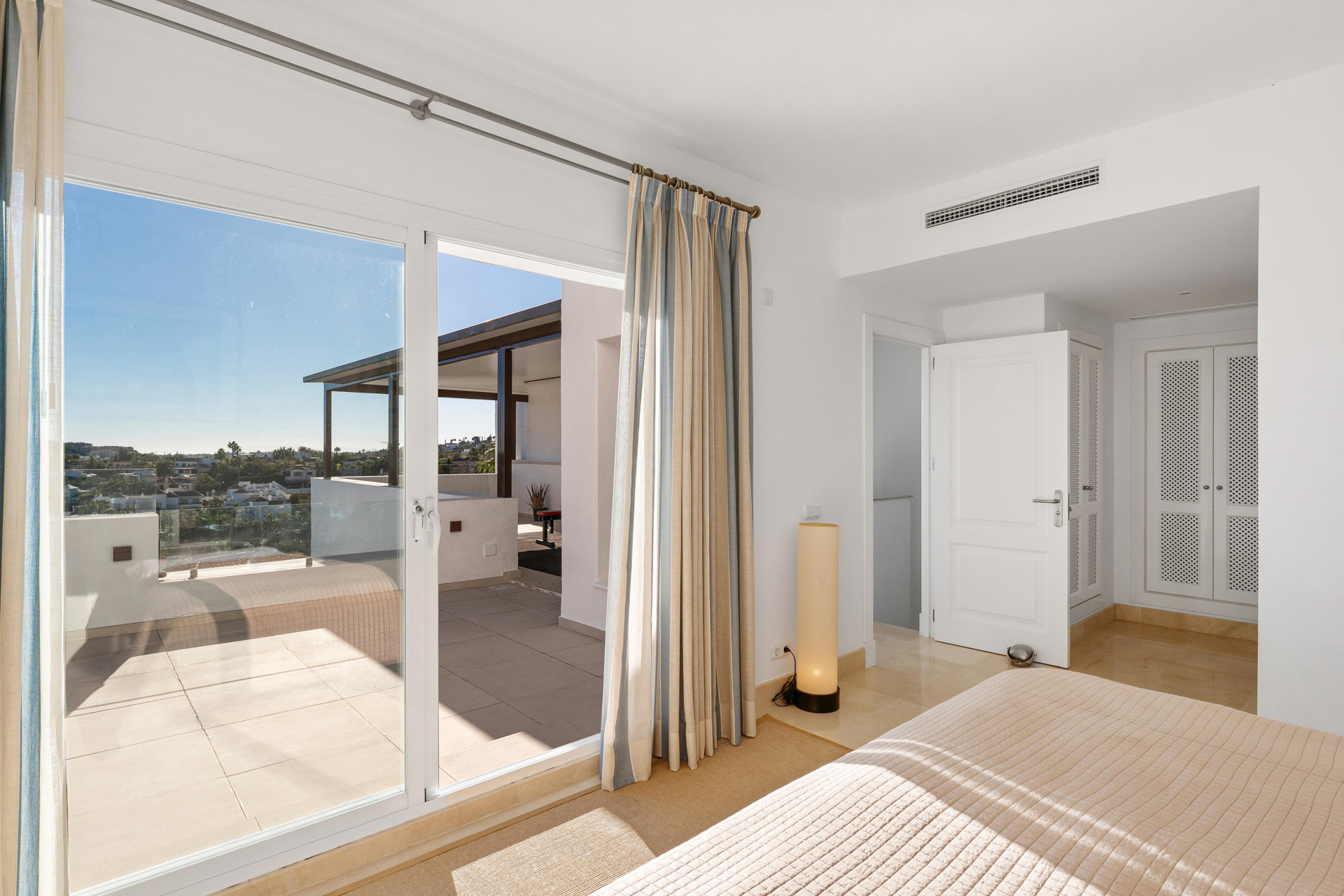 Elegant duplex penthouse in Aloha, Marbella with 3 bedrooms · Photo 16