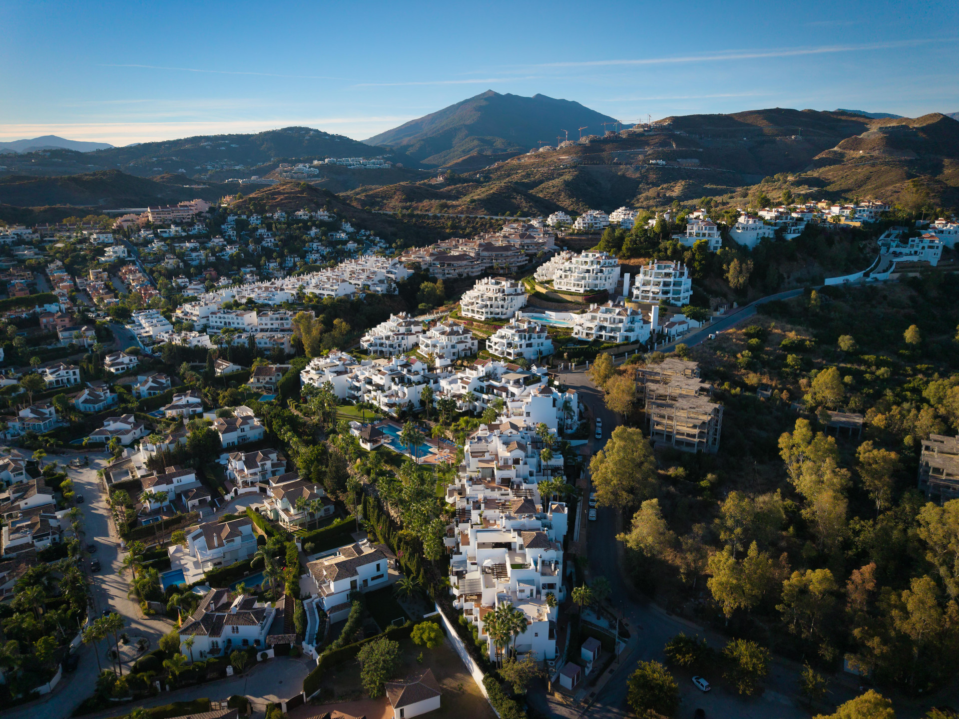 Elegant duplex penthouse in Aloha, Marbella with 3 bedrooms · Photo 32