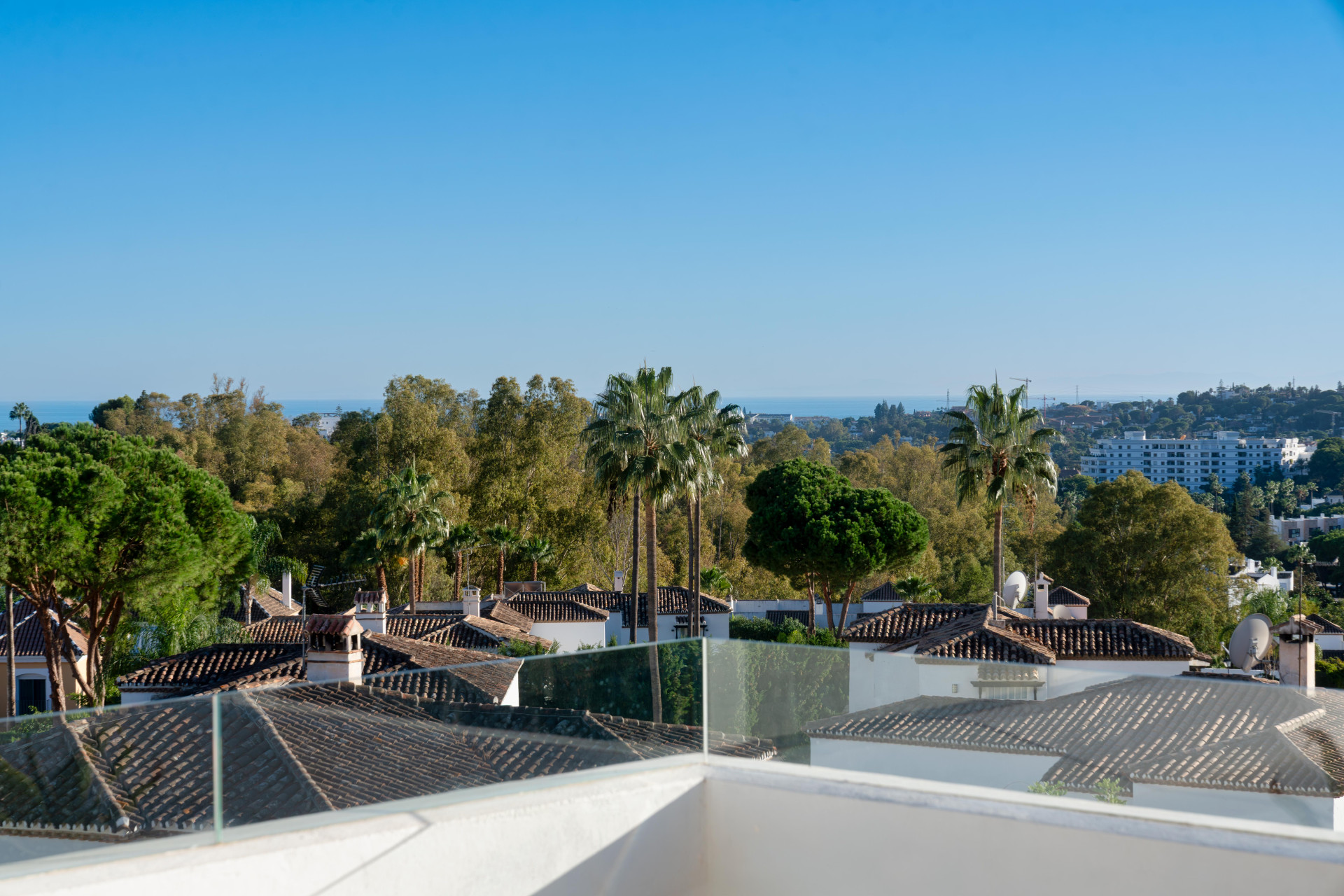 Elegant duplex penthouse in Aloha, Marbella with 3 bedrooms · Photo 24