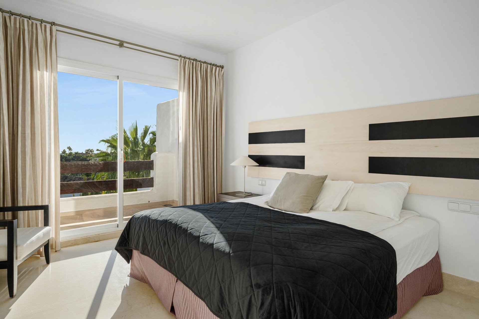 Elegant duplex penthouse in Aloha, Marbella with 3 bedrooms · Photo 13