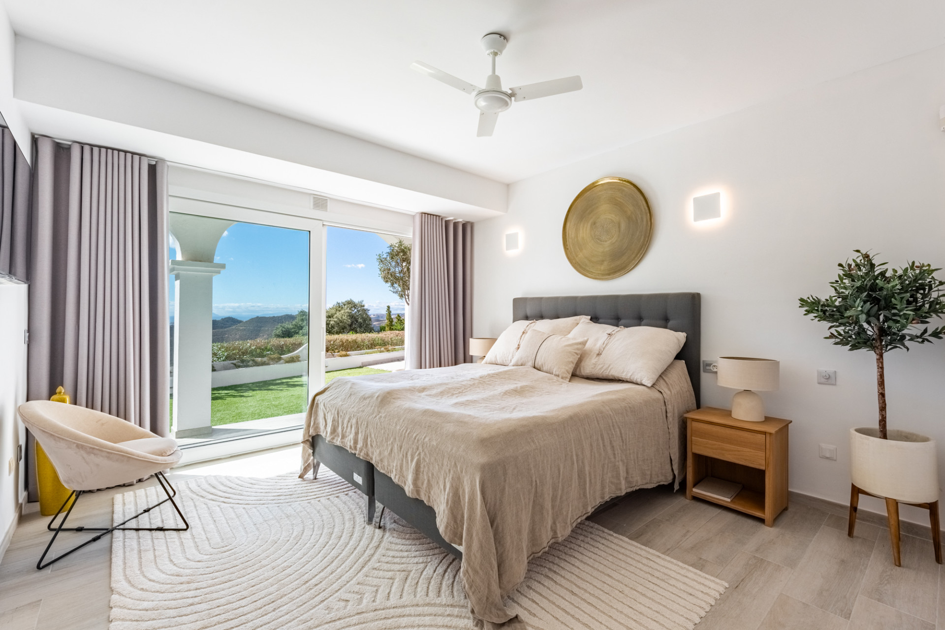 Semi-detached house with amazing viewings · Photo 22