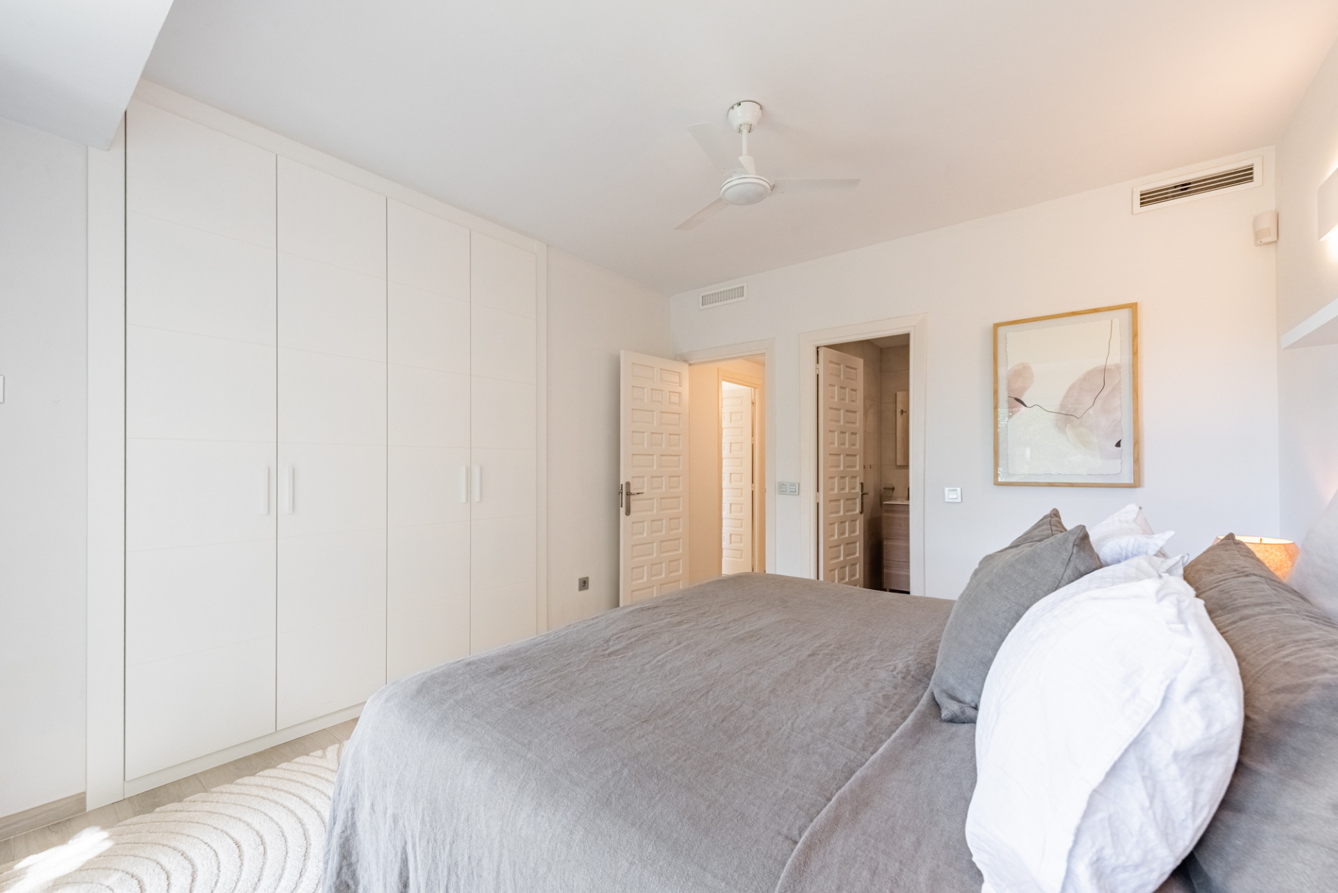 Semi-detached house with amazing viewings · Photo 25