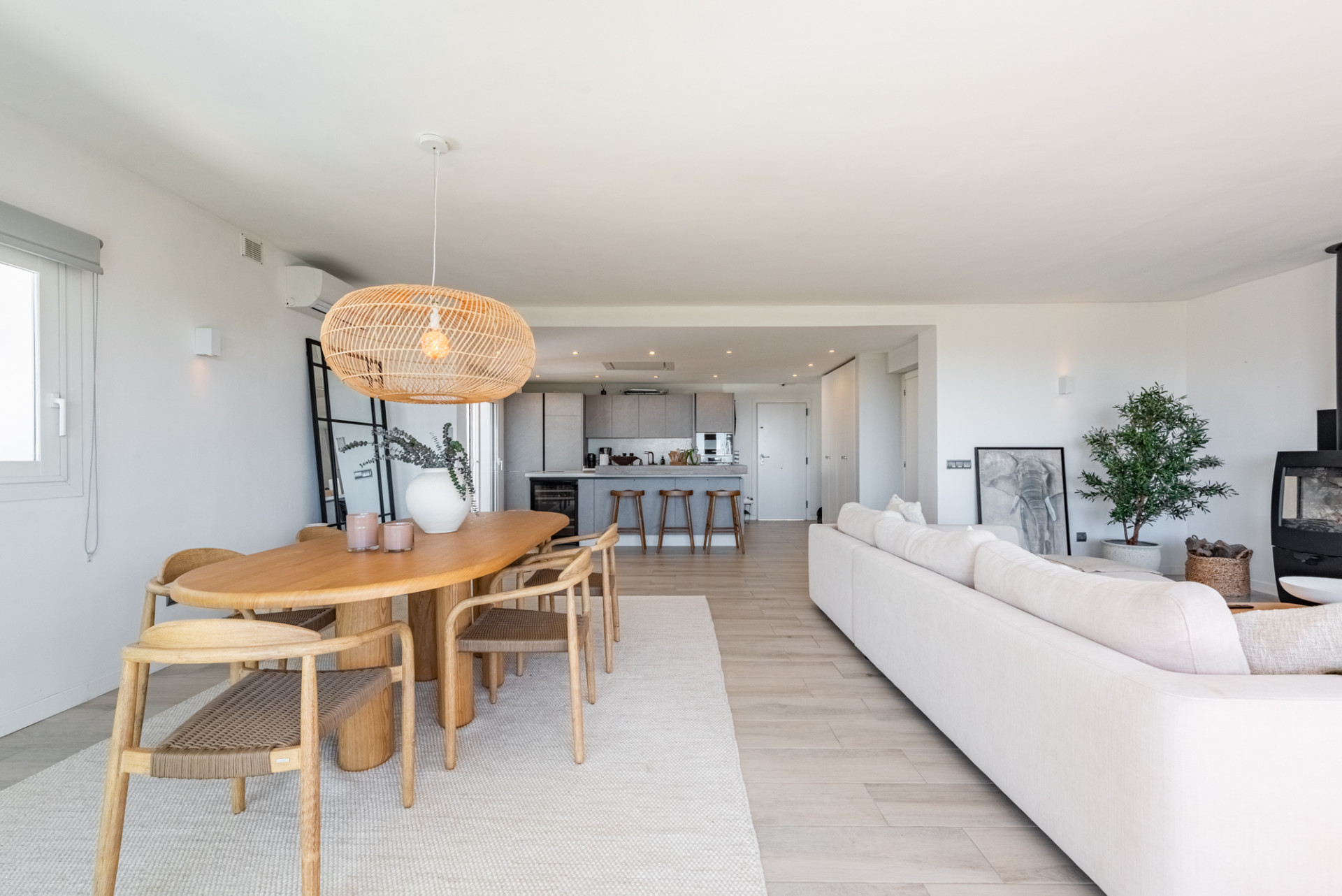 Semi-detached house with amazing viewings · Photo 11