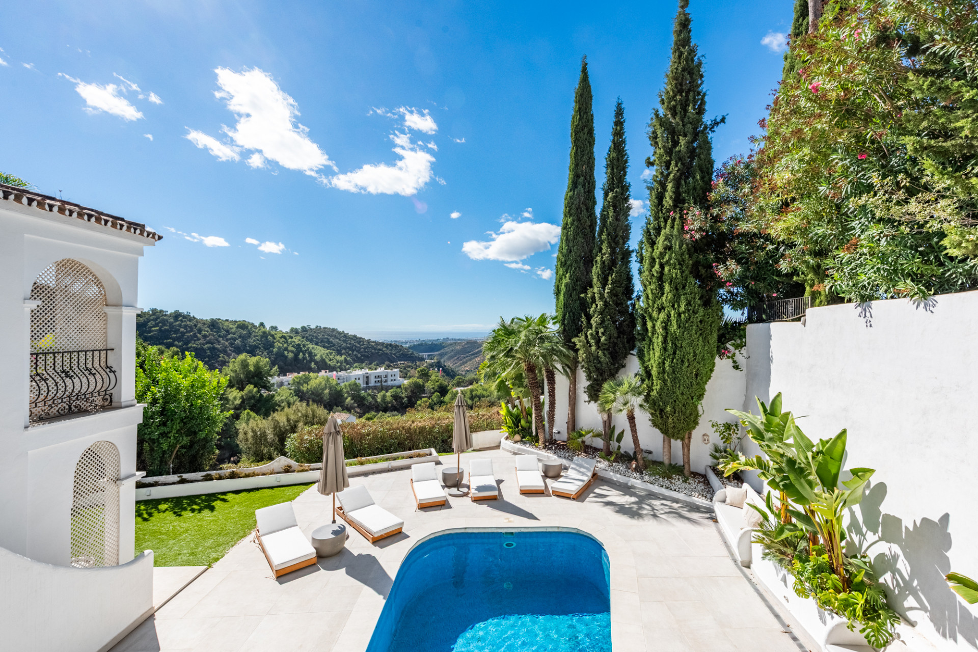 Semi-detached house with amazing viewings · Photo 18