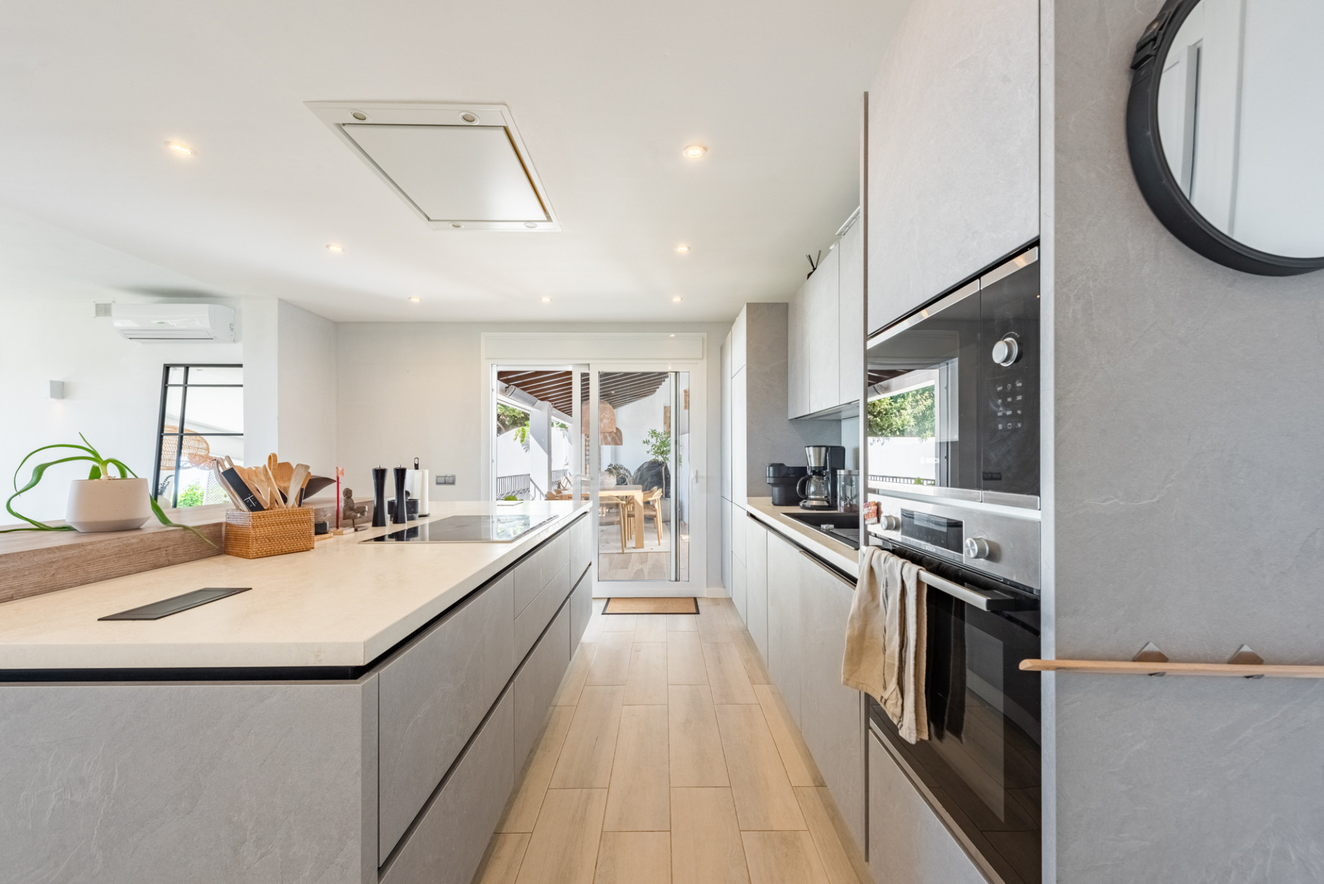 Semi-detached house with amazing viewings · Photo 13