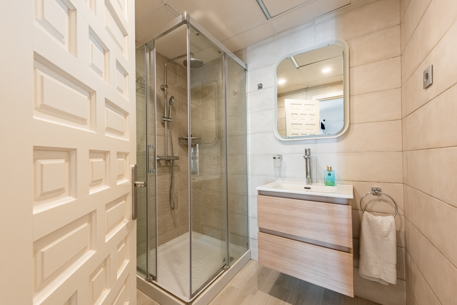 Semi-detached house with amazing viewings · Photo 20