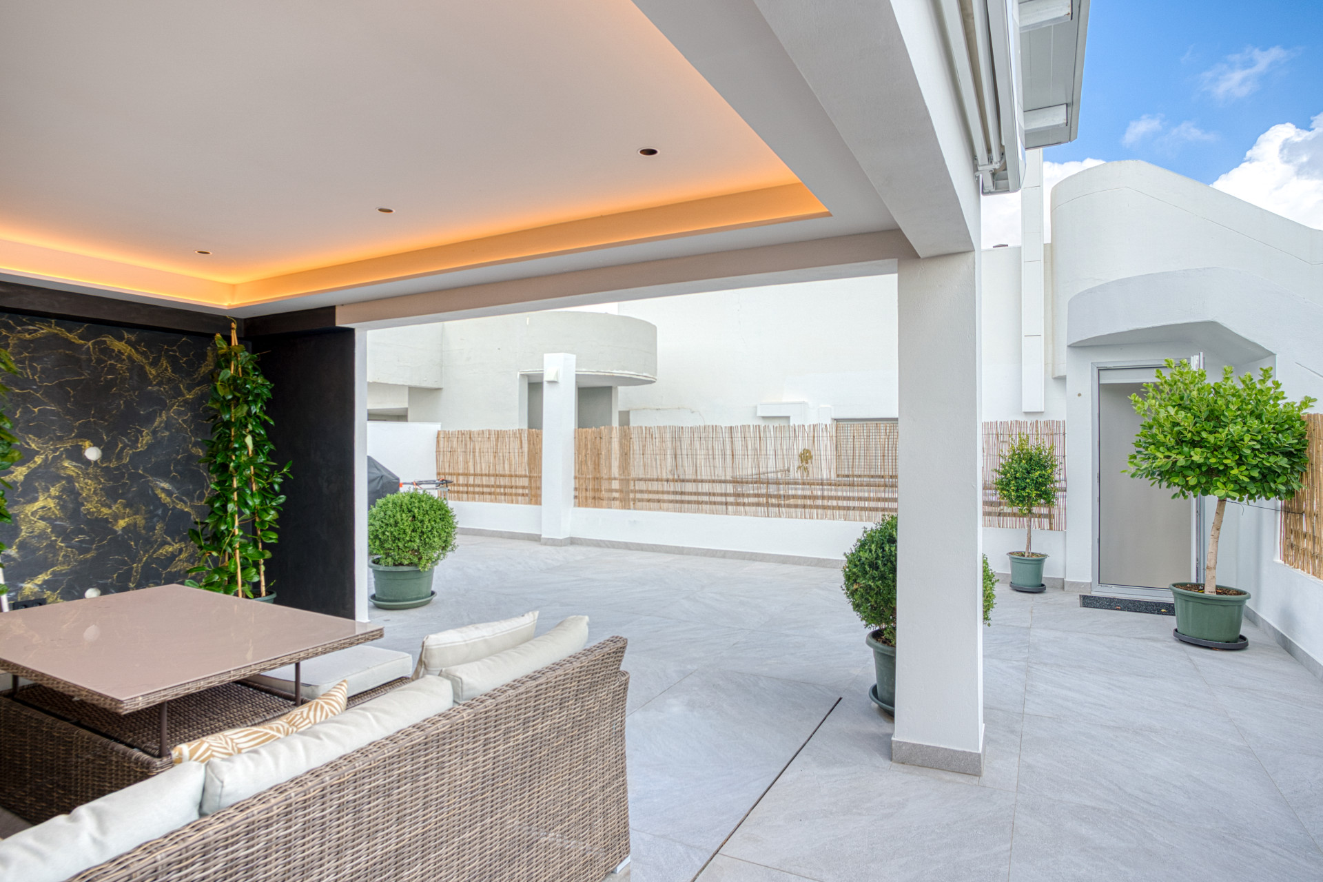 Fantastic east-facing duplex penthouse with solarium and stunning sunset views in La Cala Golf Resort, Mijas Costa · Photo 17