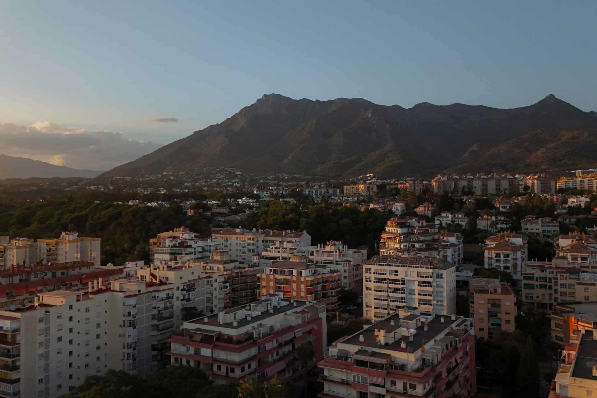 Marbella Penthouse - Private Rooftop Pool & La Concha Views · Photo 27