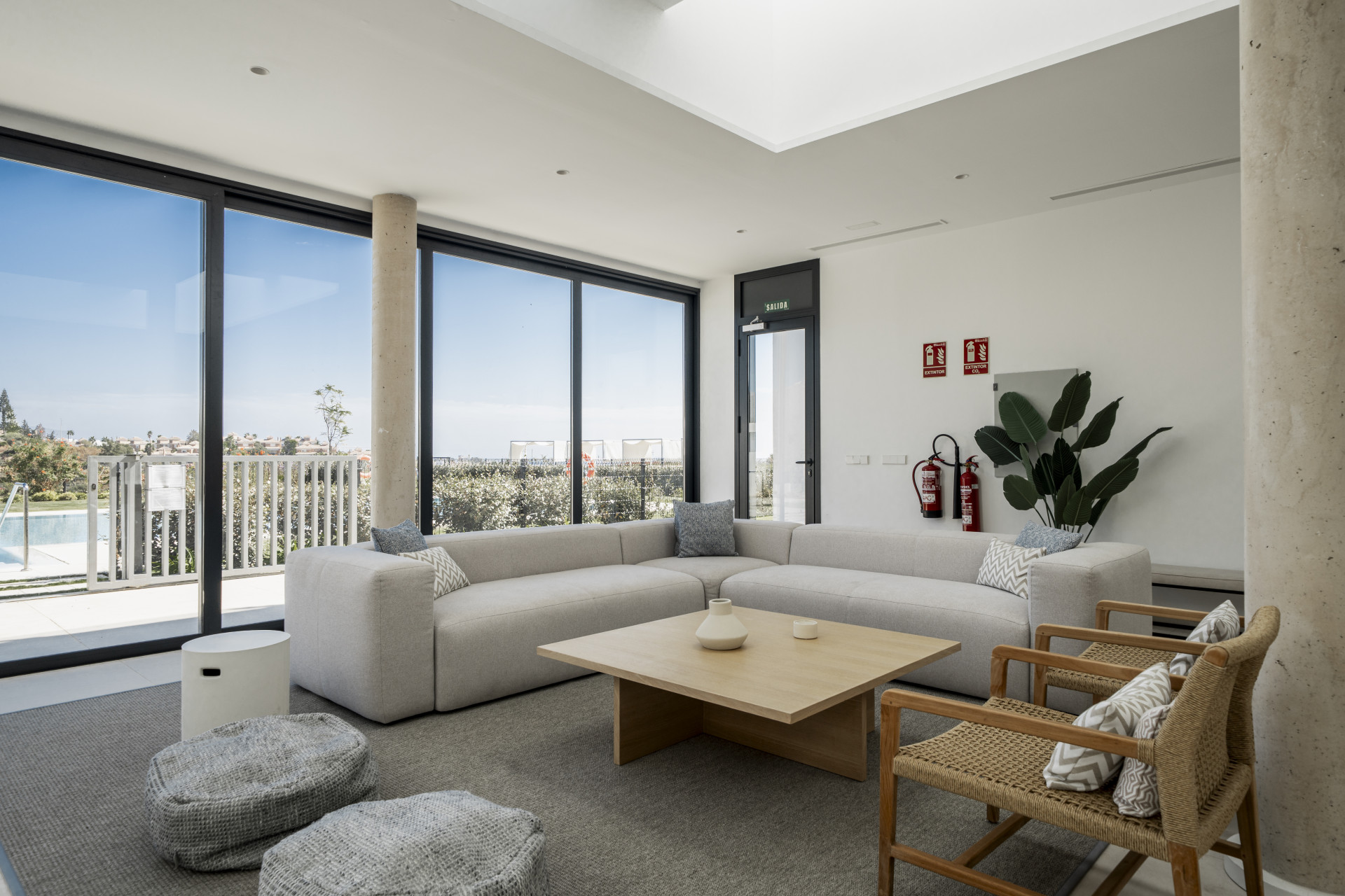 Luxury Ground Floor Apartment with Garden and Partial Sea Views in Marbella East · Photo 41