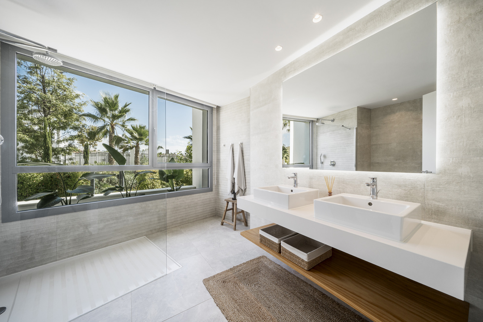 Luxury Ground Floor Apartment with Garden and Partial Sea Views in Marbella East · Photo 30