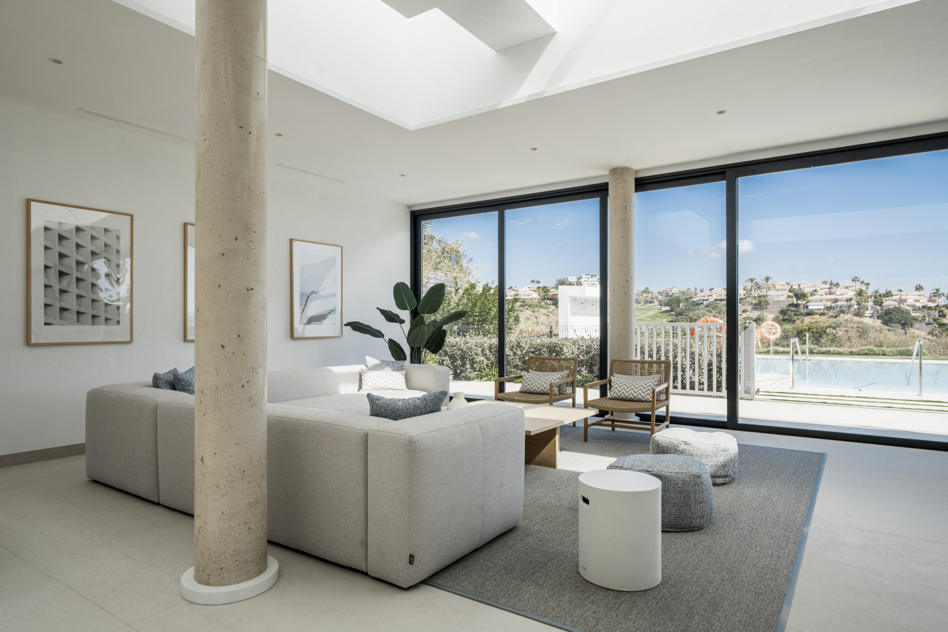 Luxury Ground Floor Apartment with Garden and Partial Sea Views in Marbella East · Photo 39