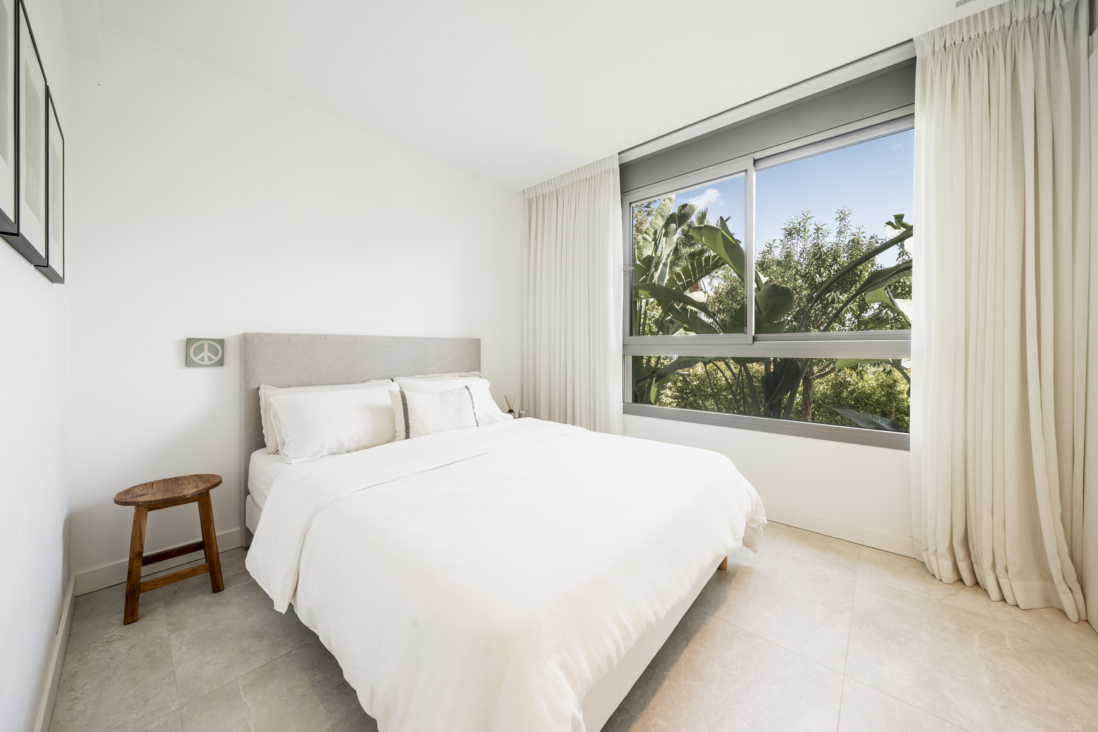 Luxury Ground Floor Apartment with Garden and Partial Sea Views in Marbella East · Photo 18