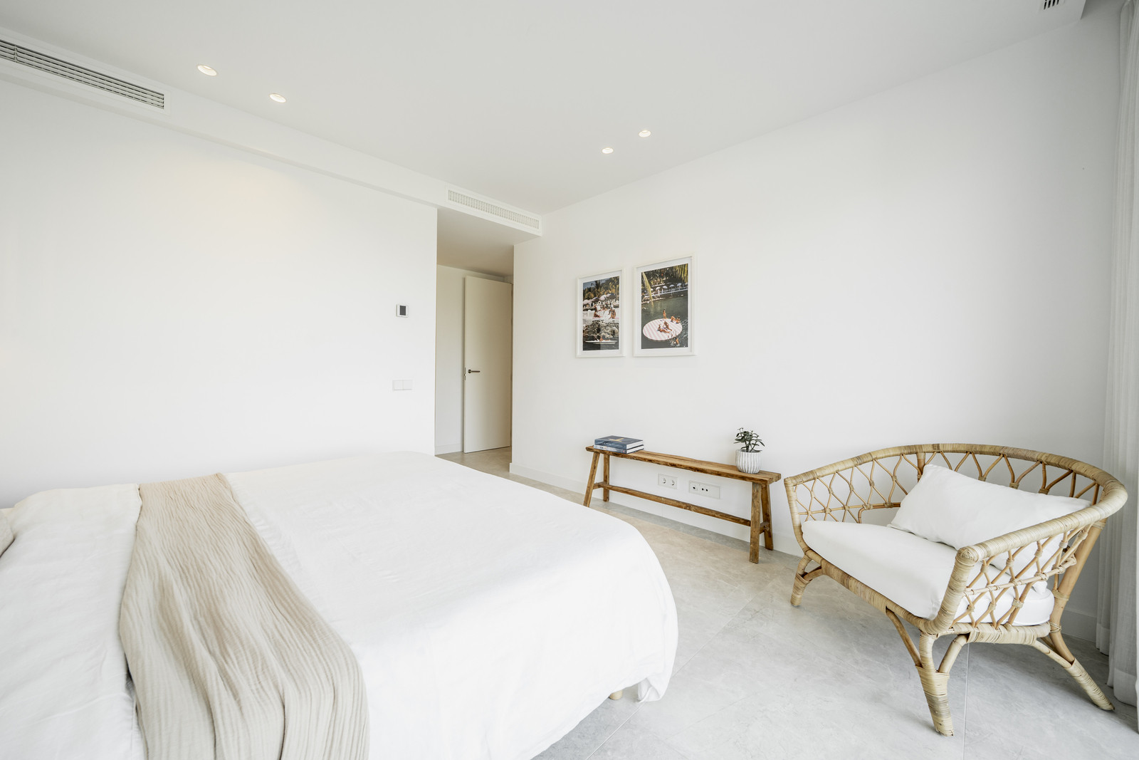 Luxury Ground Floor Apartment with Garden and Partial Sea Views in Marbella East · Photo 17