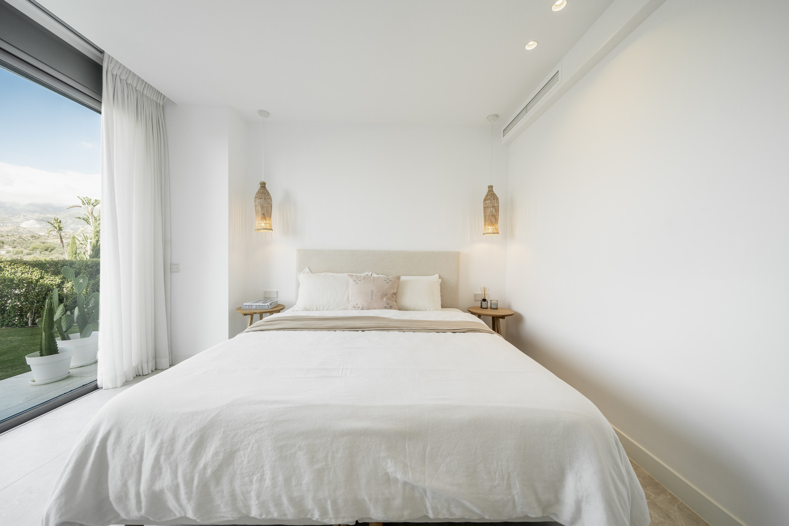 Luxury Ground Floor Apartment with Garden and Partial Sea Views in Marbella East · Photo 22